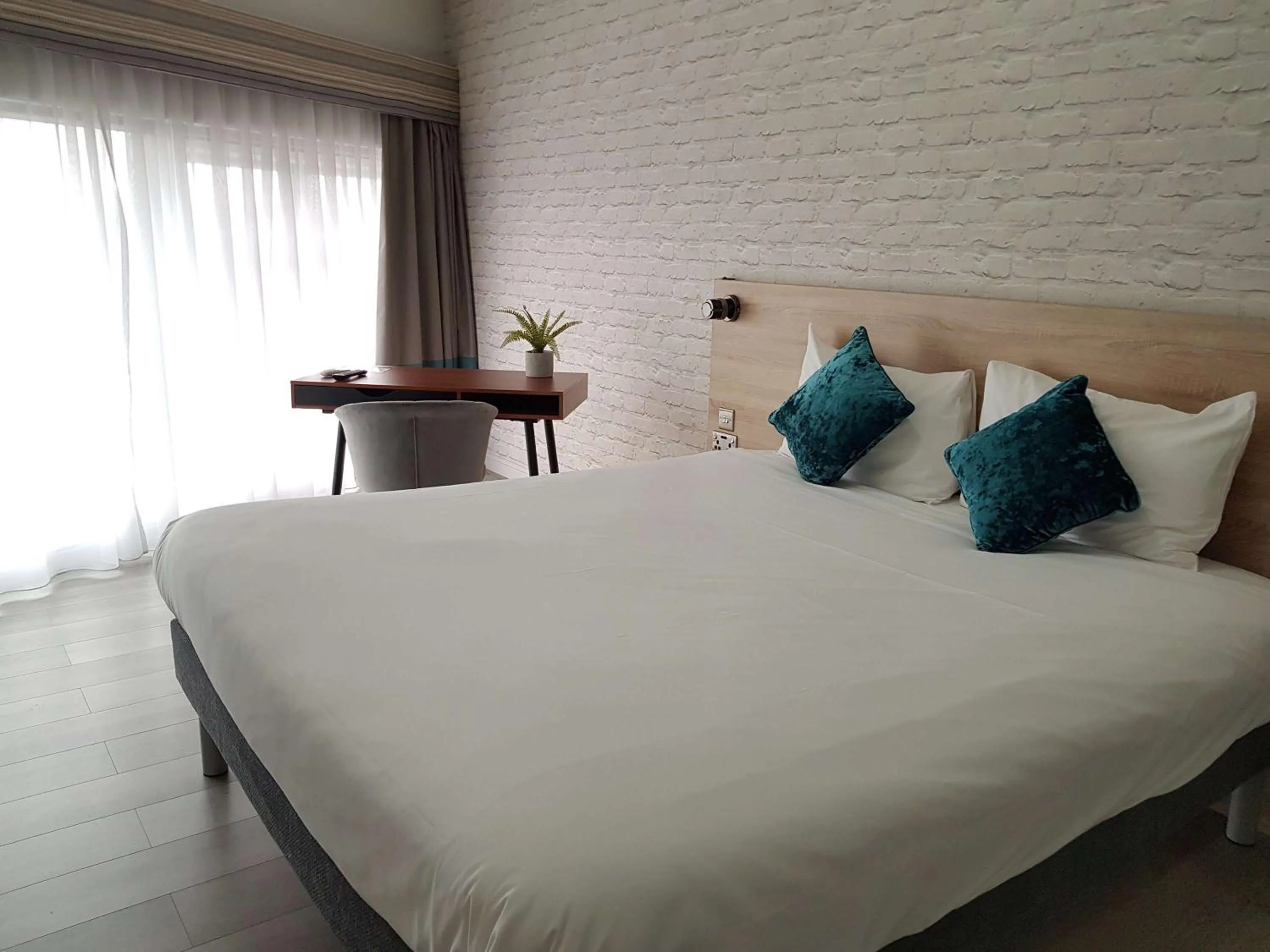 Photo of the whole room in ibis Styles Birmingham Oldbury