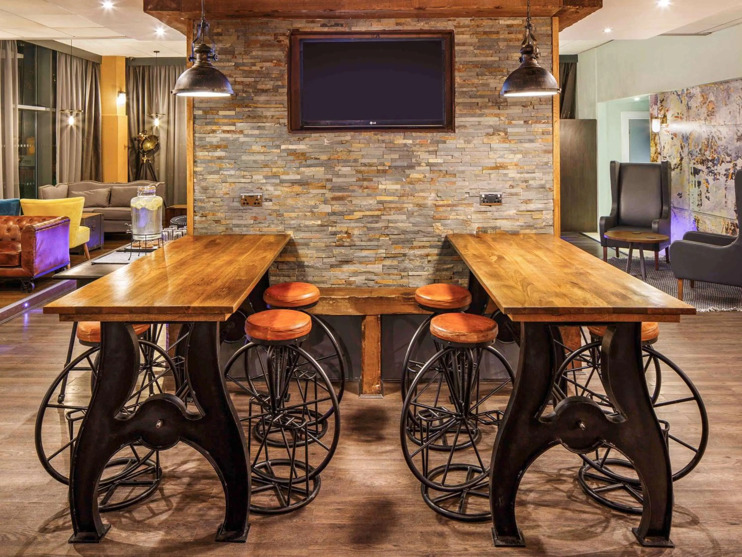 Property building, Lounge/Bar in ibis Styles Birmingham Oldbury