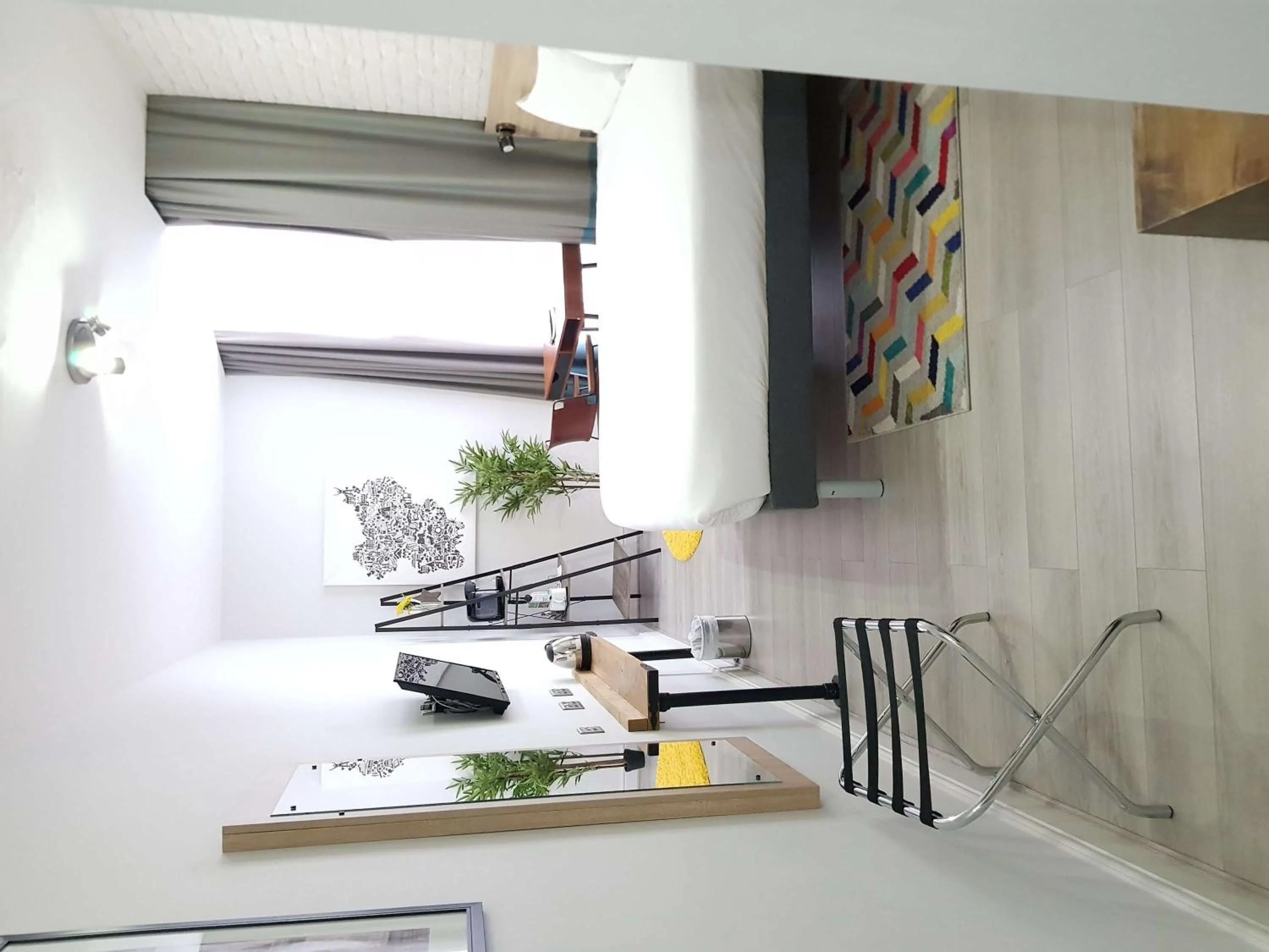 Photo of the whole room in ibis Styles Birmingham Oldbury