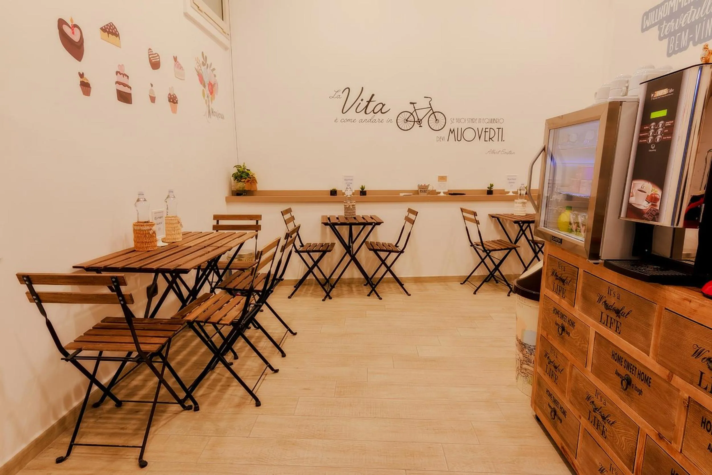 Restaurant/places to eat in B&B Mariella's House