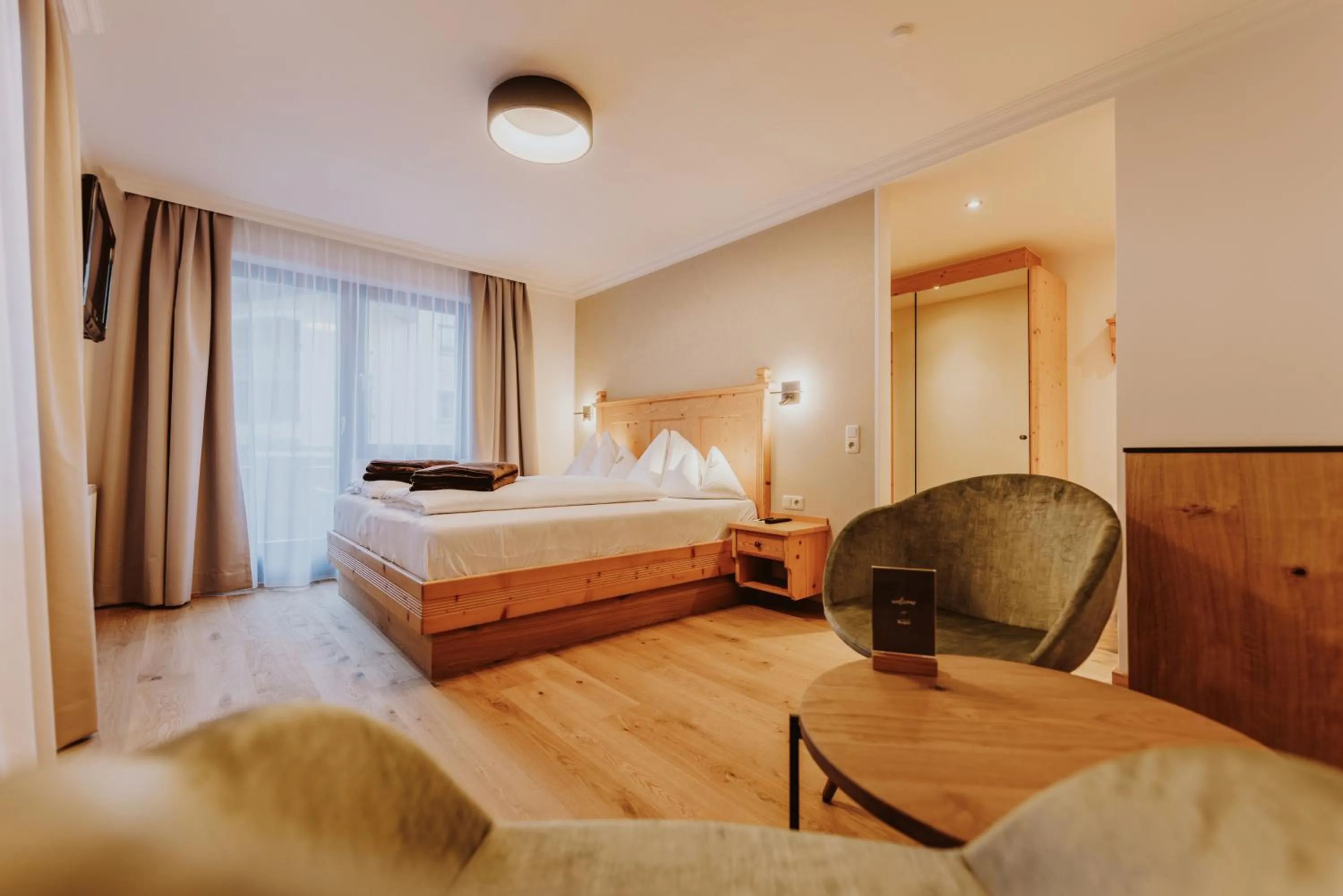 Photo of the whole room, Bed in Verwöhnhotel Berghof