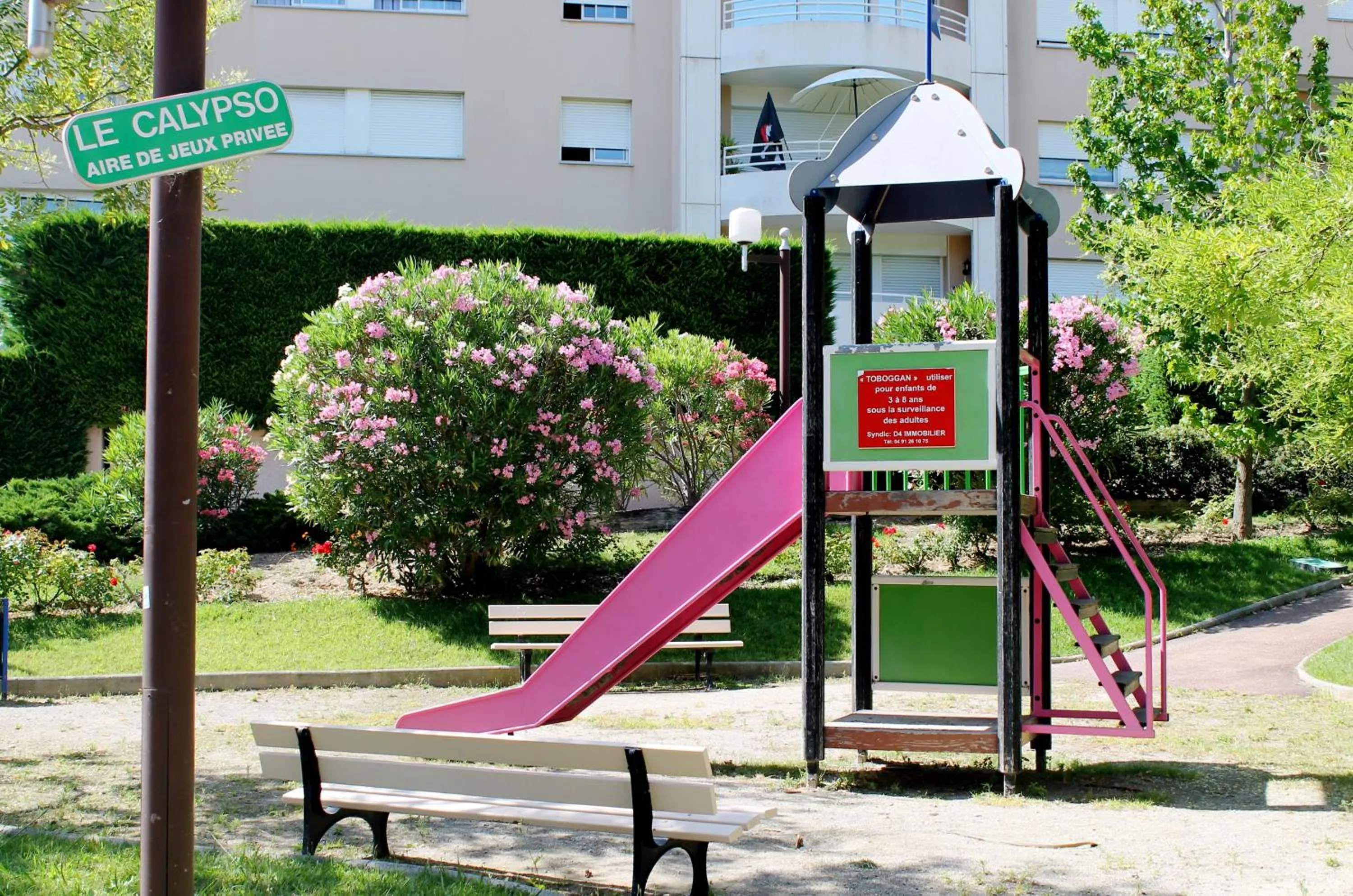 Day in Residence Services Calypso Calanques Plage