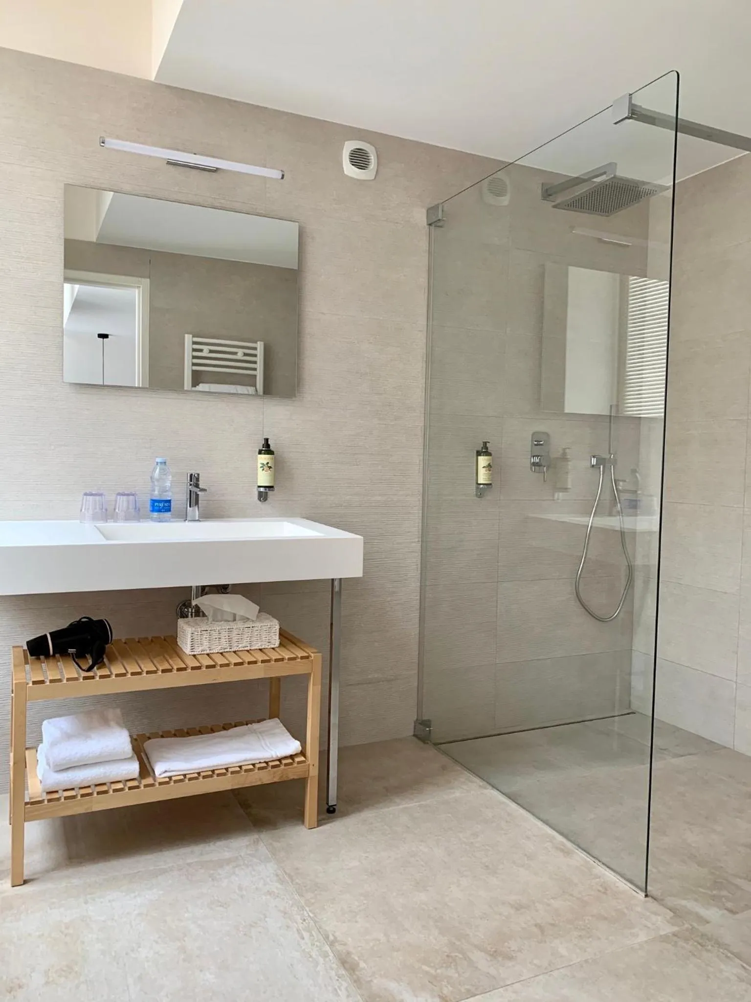 Shower in La Maison Odeia Bordeaux Centre