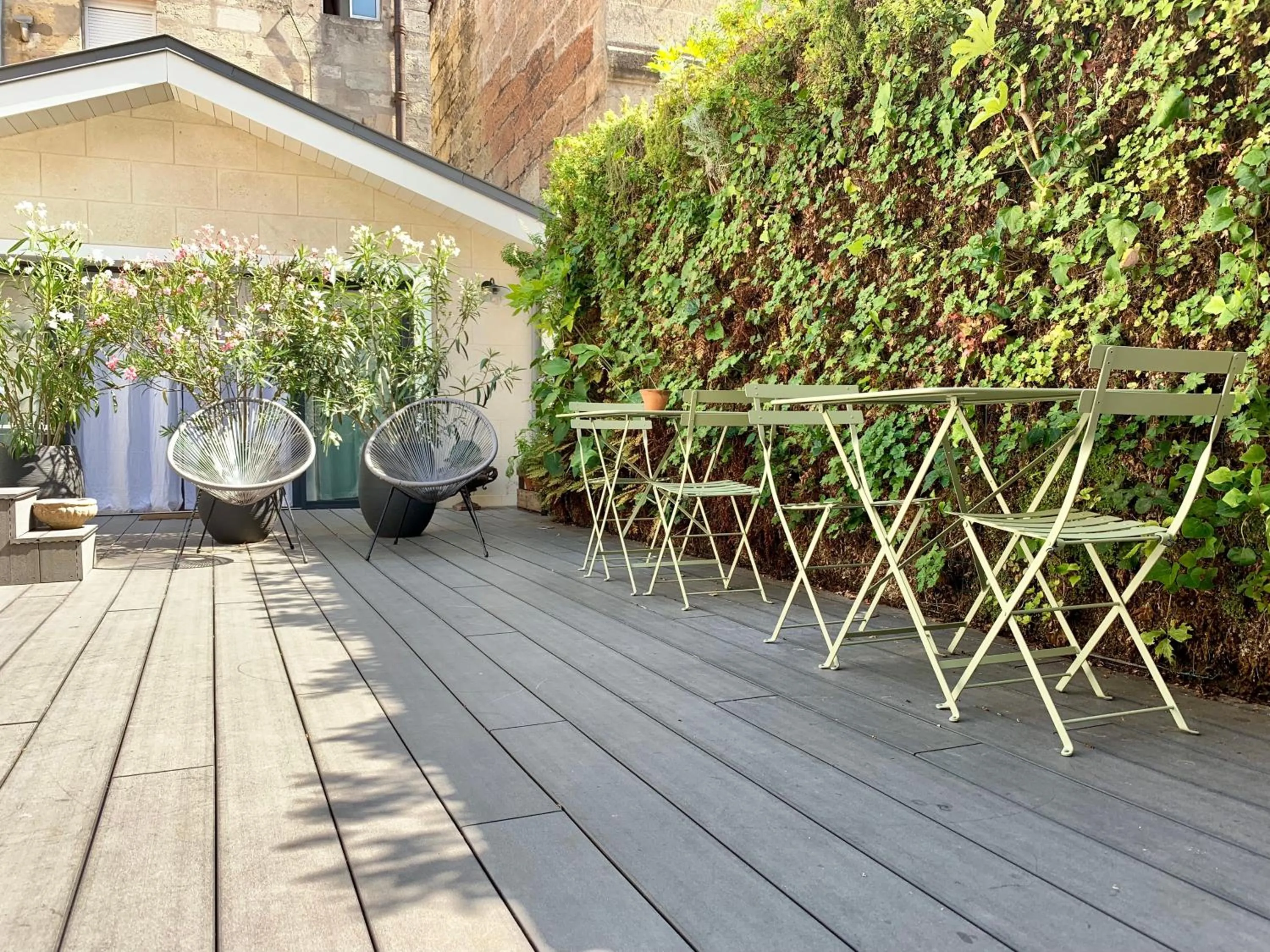 Patio in La Maison Odeia Bordeaux Centre