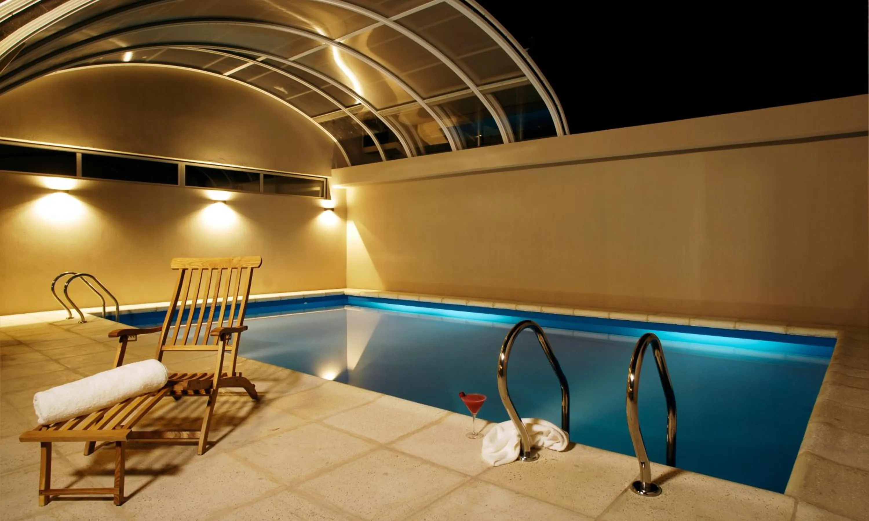 Swimming pool in Land Plaza Hotel