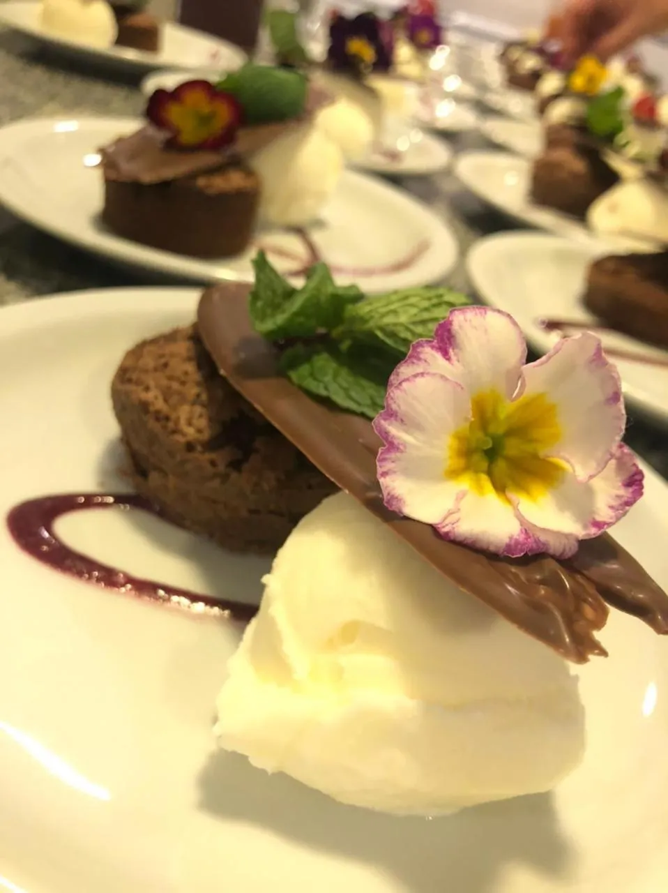 Restaurant/places to eat in Land Plaza Hotel