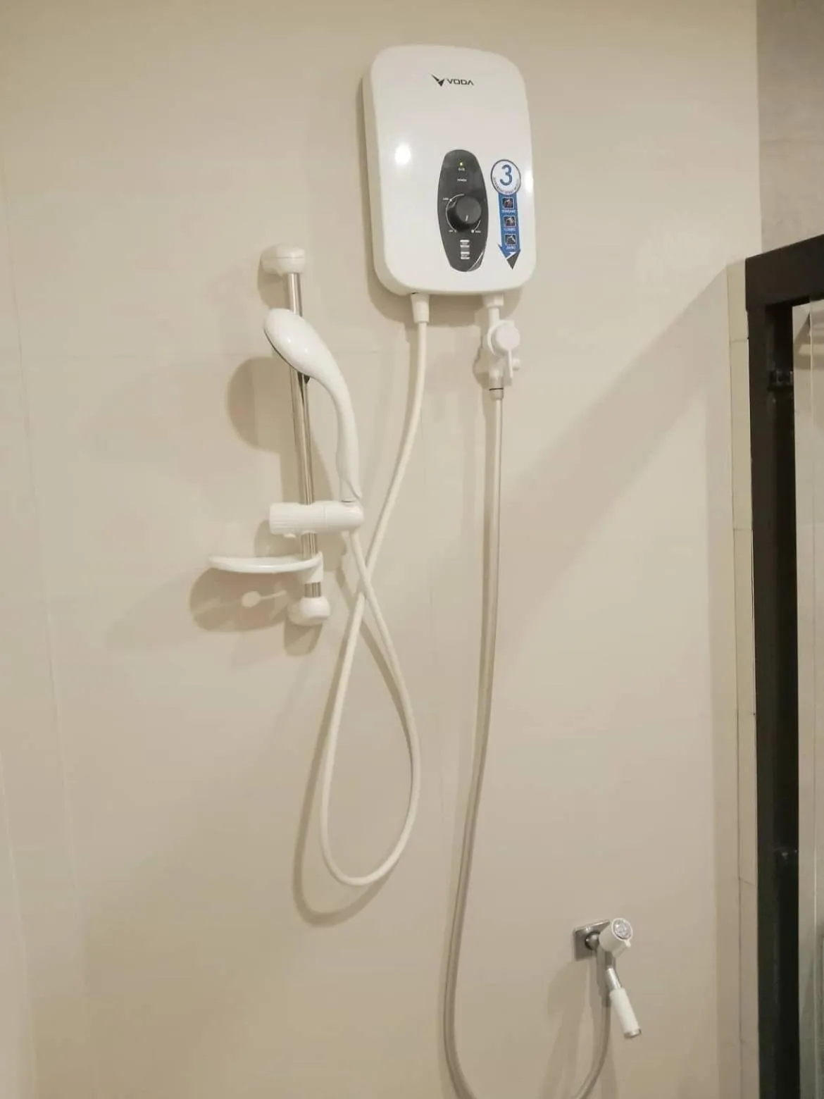 Shower in A's Azotea de Bohol