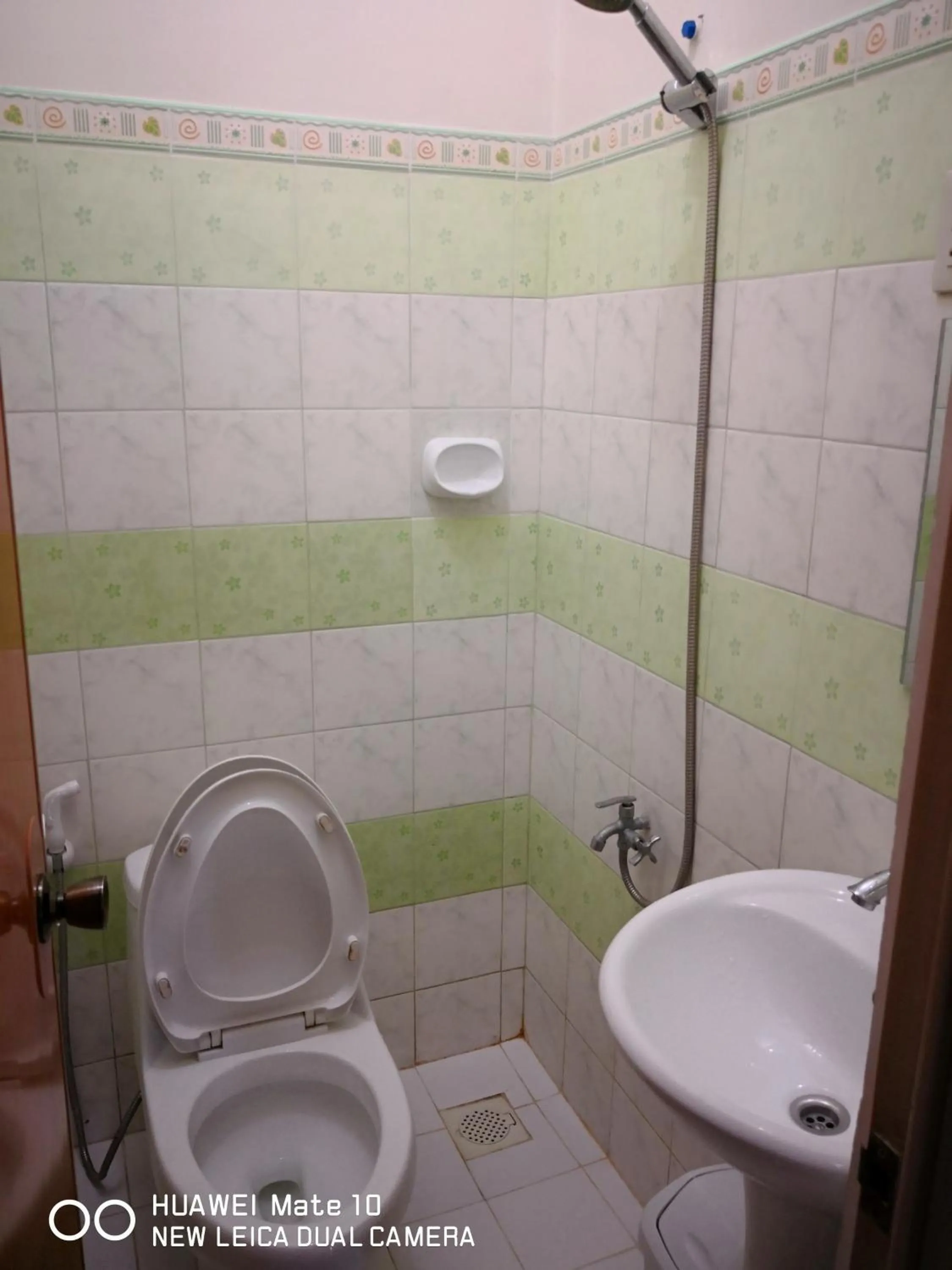 Toilet in A's Azotea de Bohol