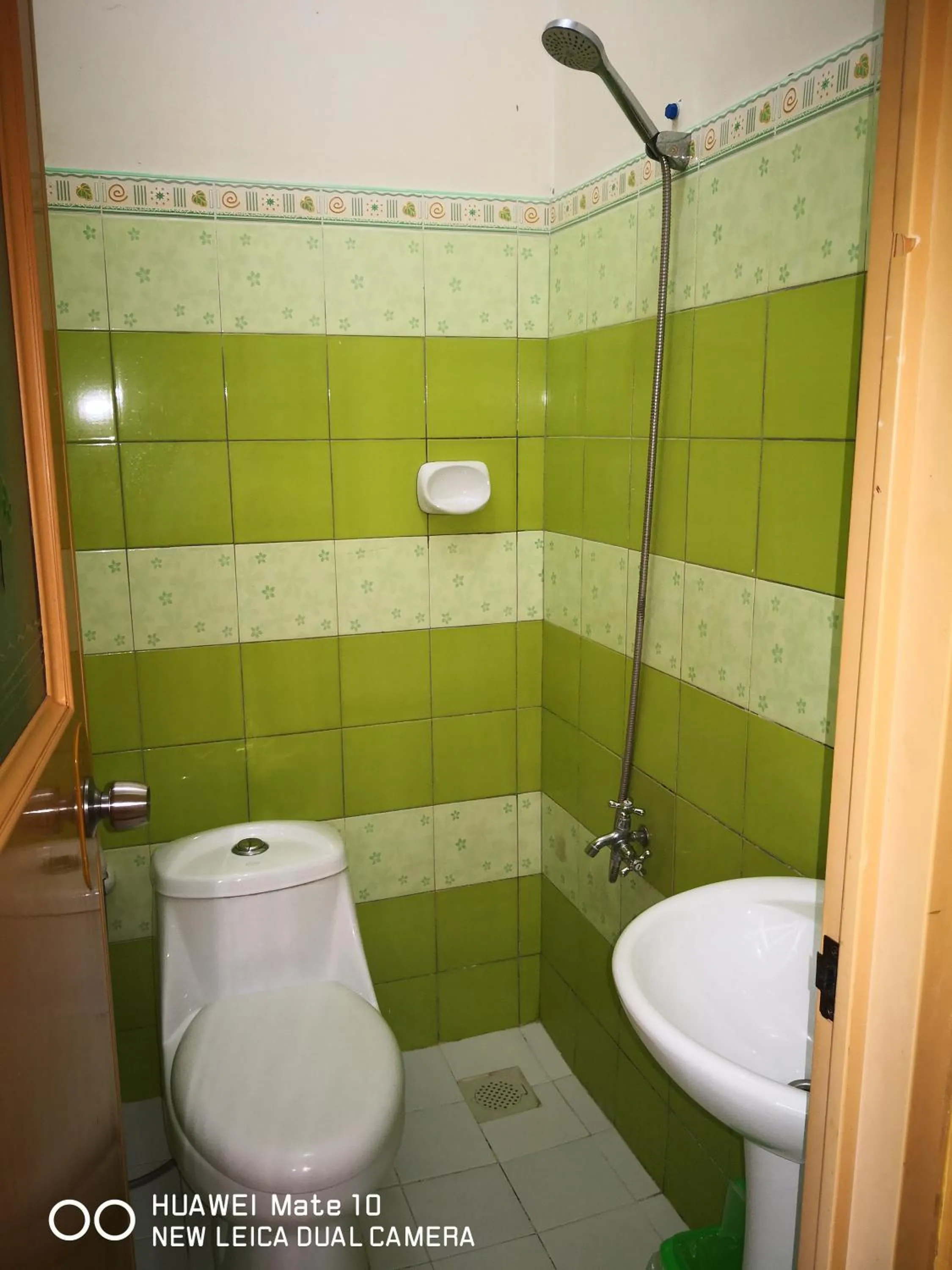 Toilet in A's Azotea de Bohol