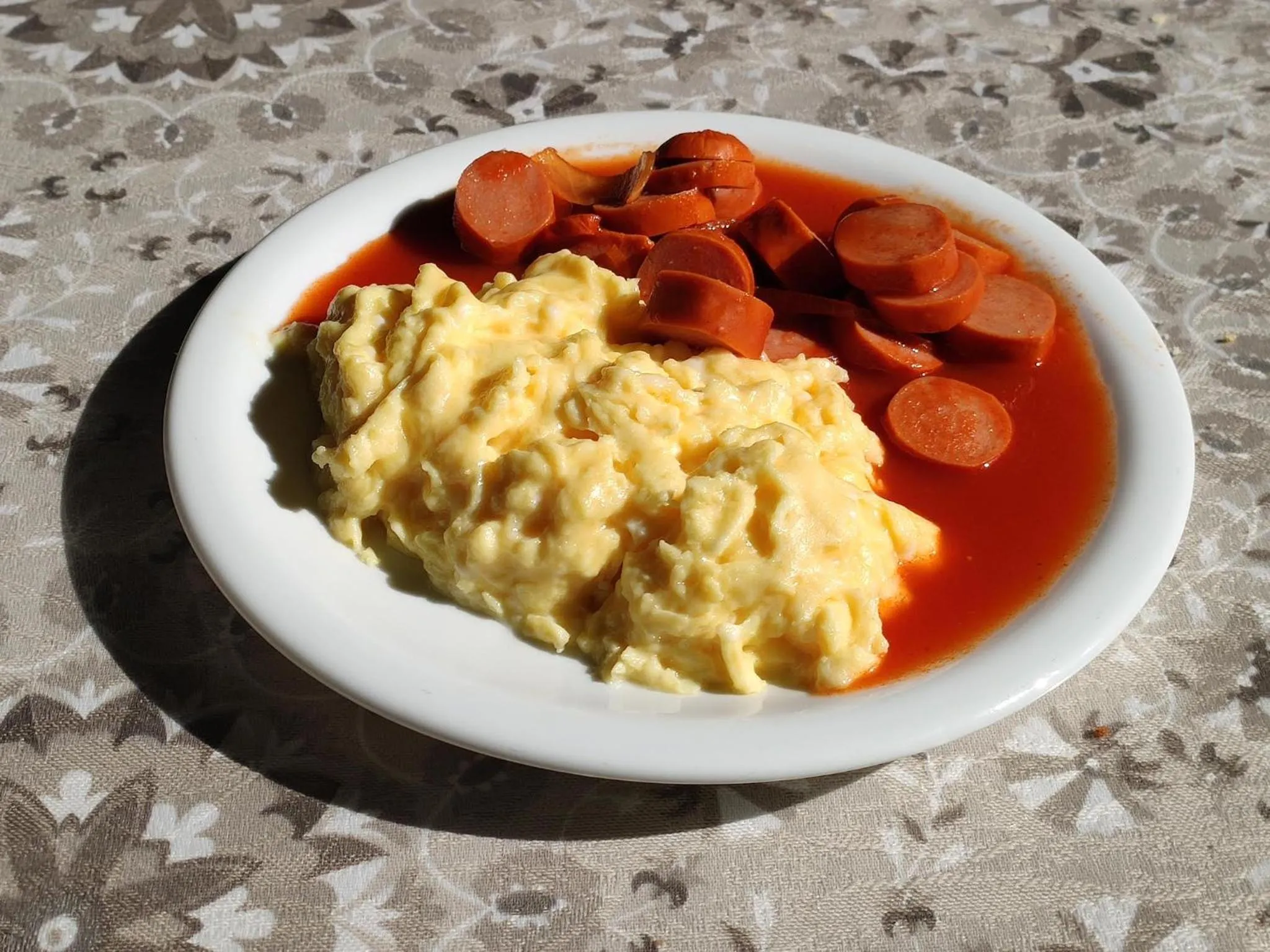 Buffet breakfast in Cemarim Hotel