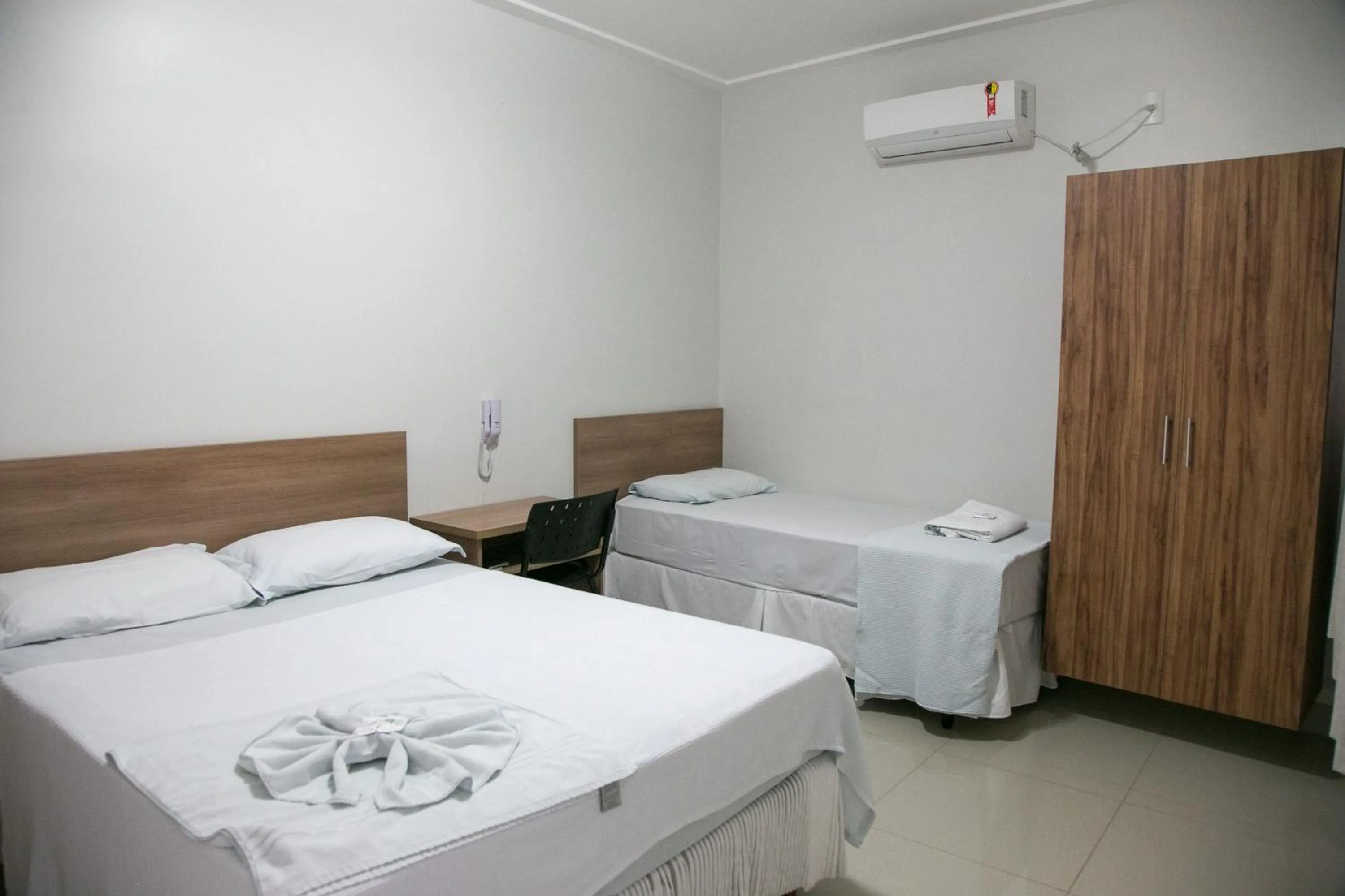 Bed in Cemarim Hotel