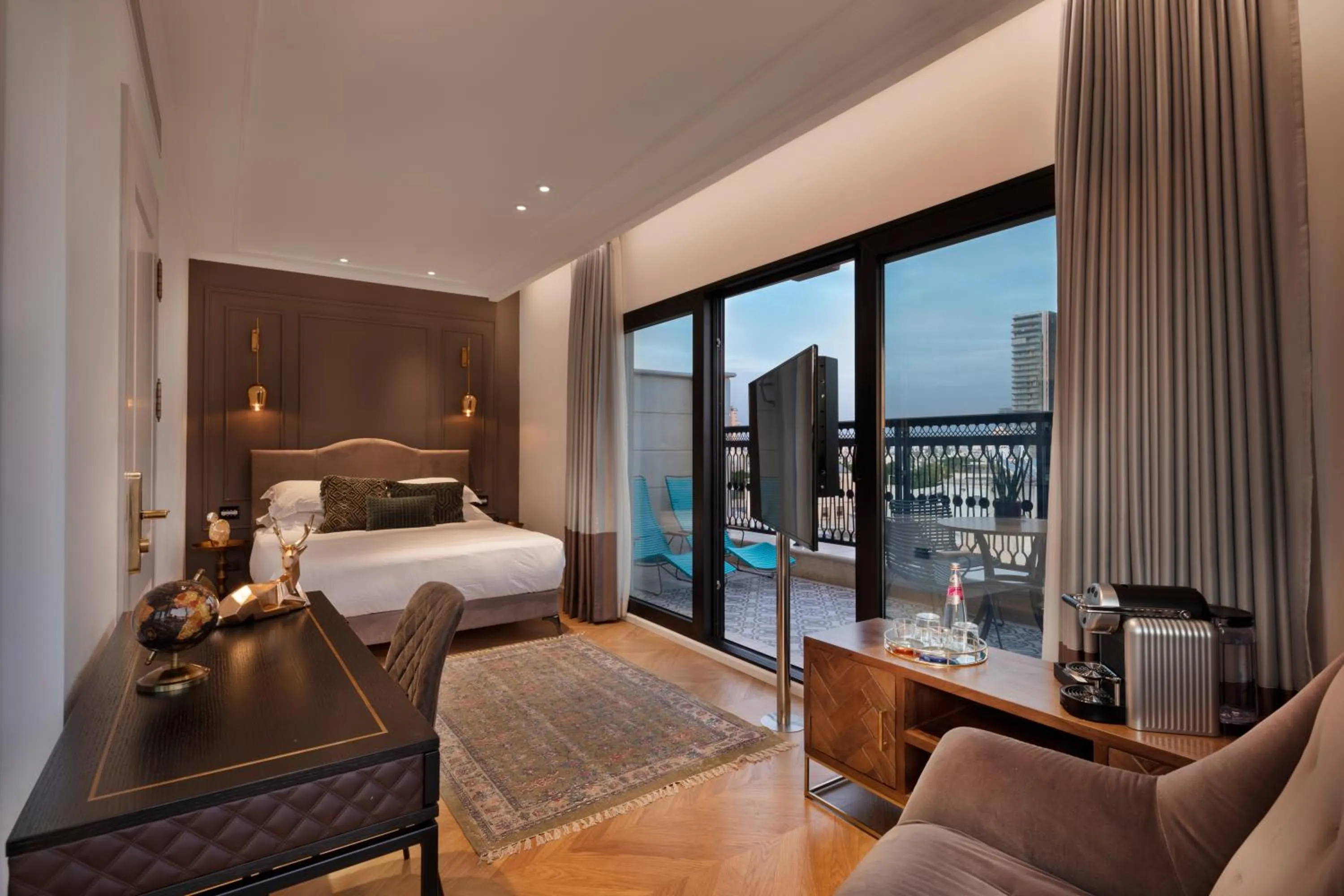 TV and multimedia, Bed in Hotel Jacob Samuel by Prima Hotels