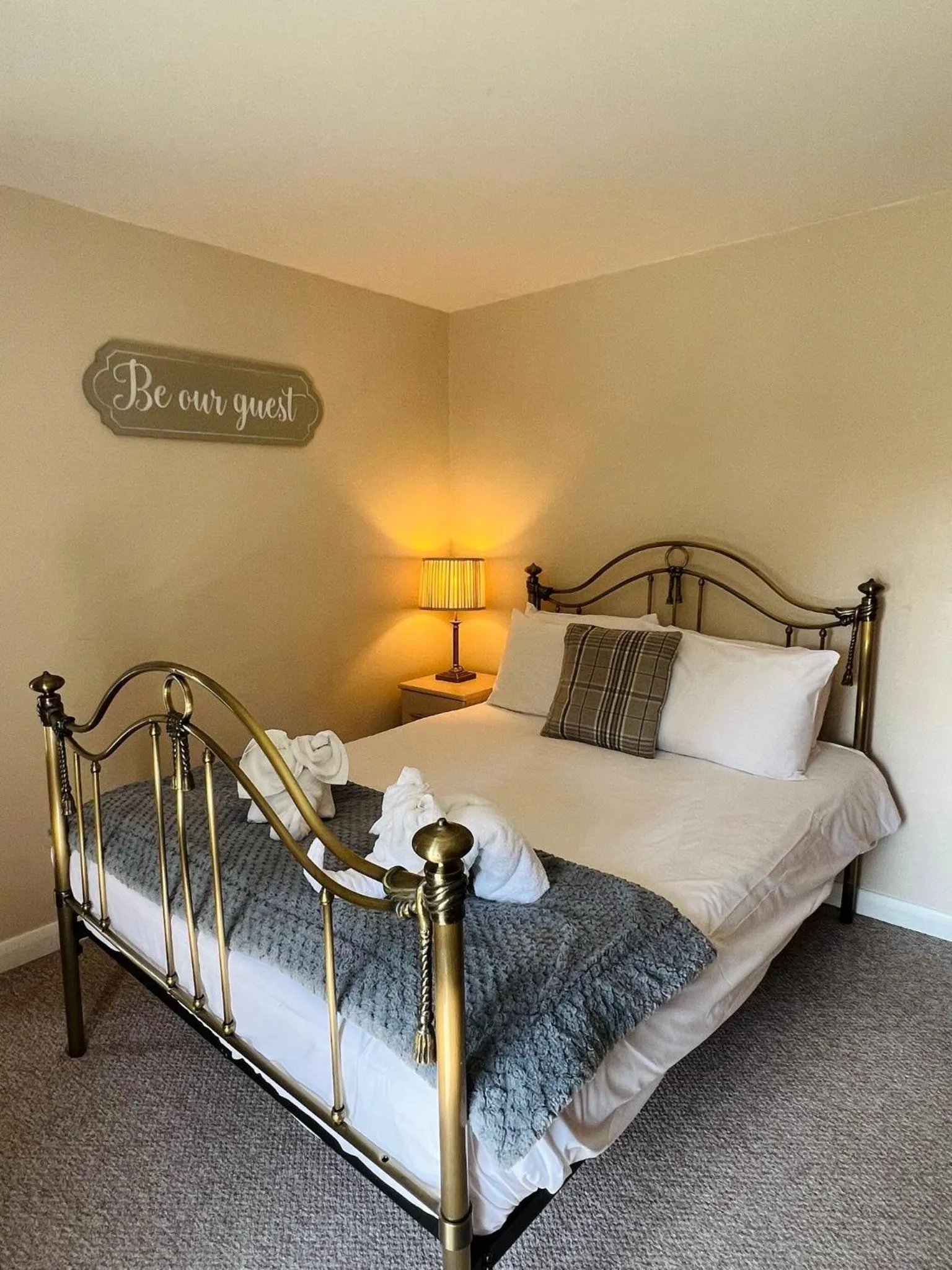 Bed in Cottage Lea's Country Hotel & Restaurant