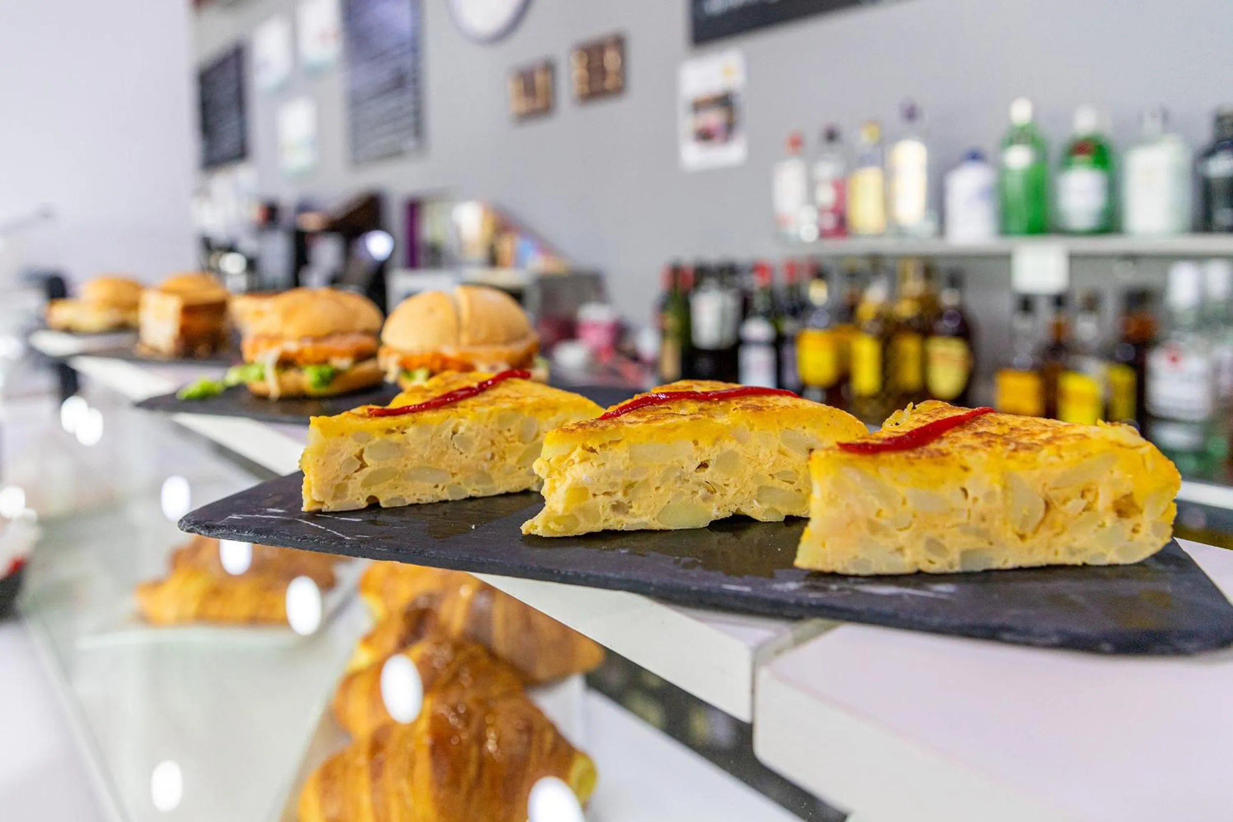 Restaurant/places to eat in Hotel Abades Via Norte