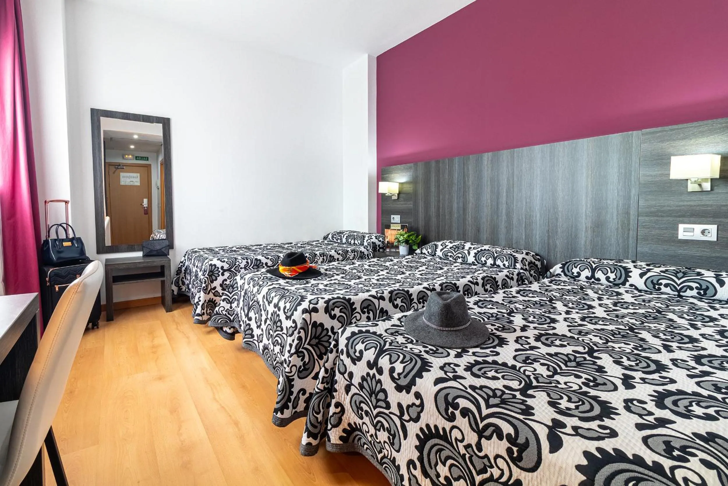 Bed in Hotel Abades Via Norte