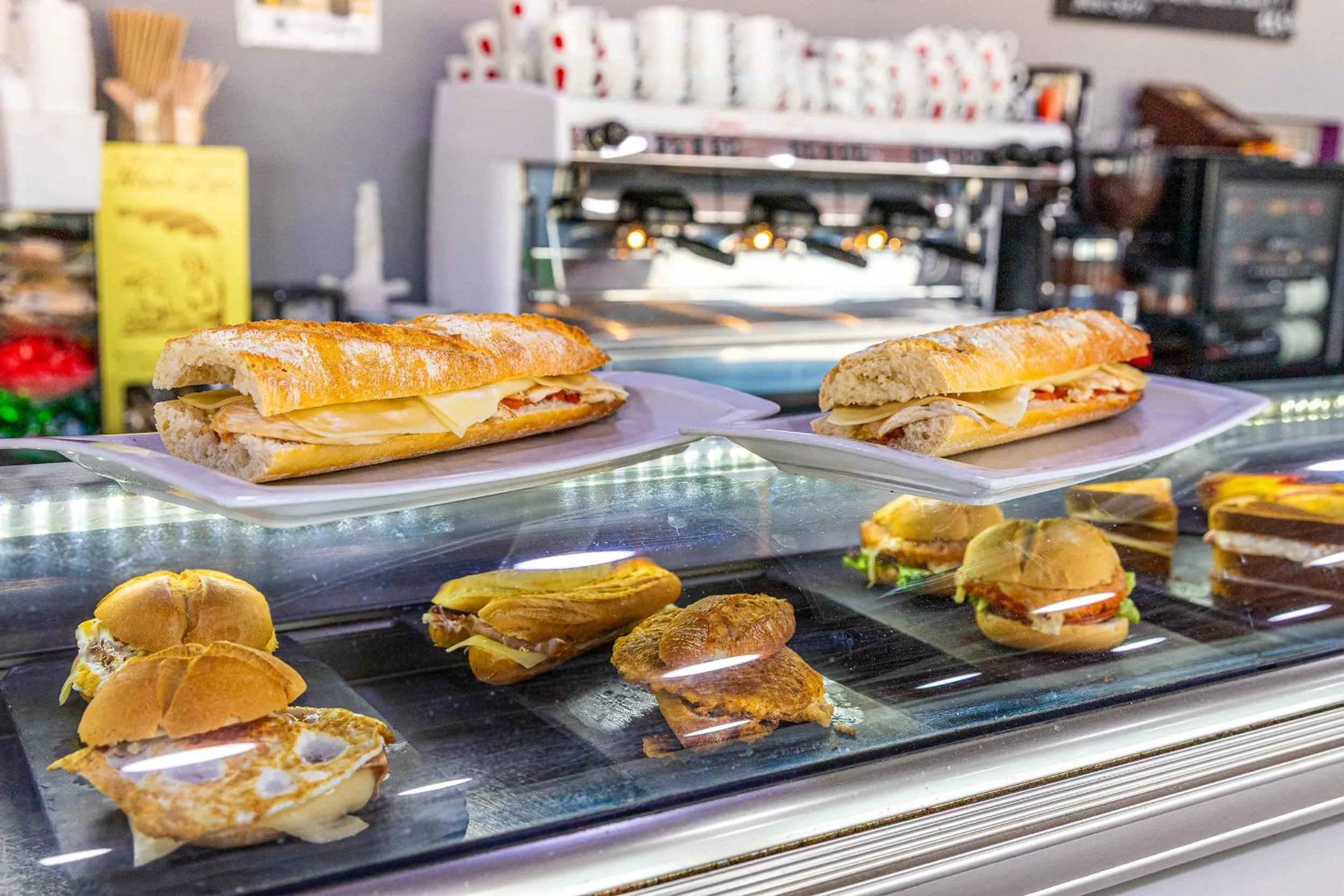 Restaurant/places to eat in Hotel Abades Via Norte