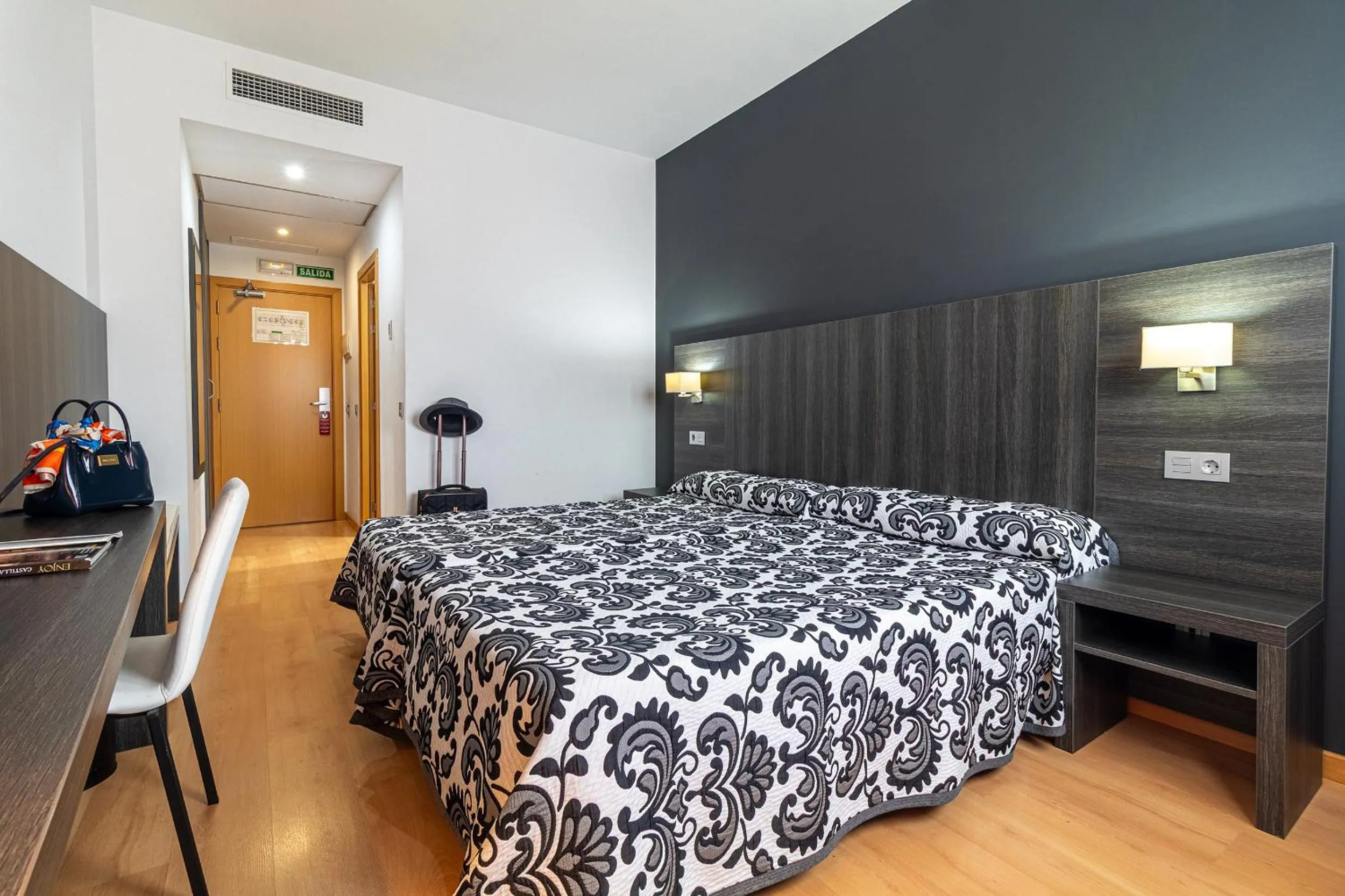 Bed in Hotel Abades Via Norte