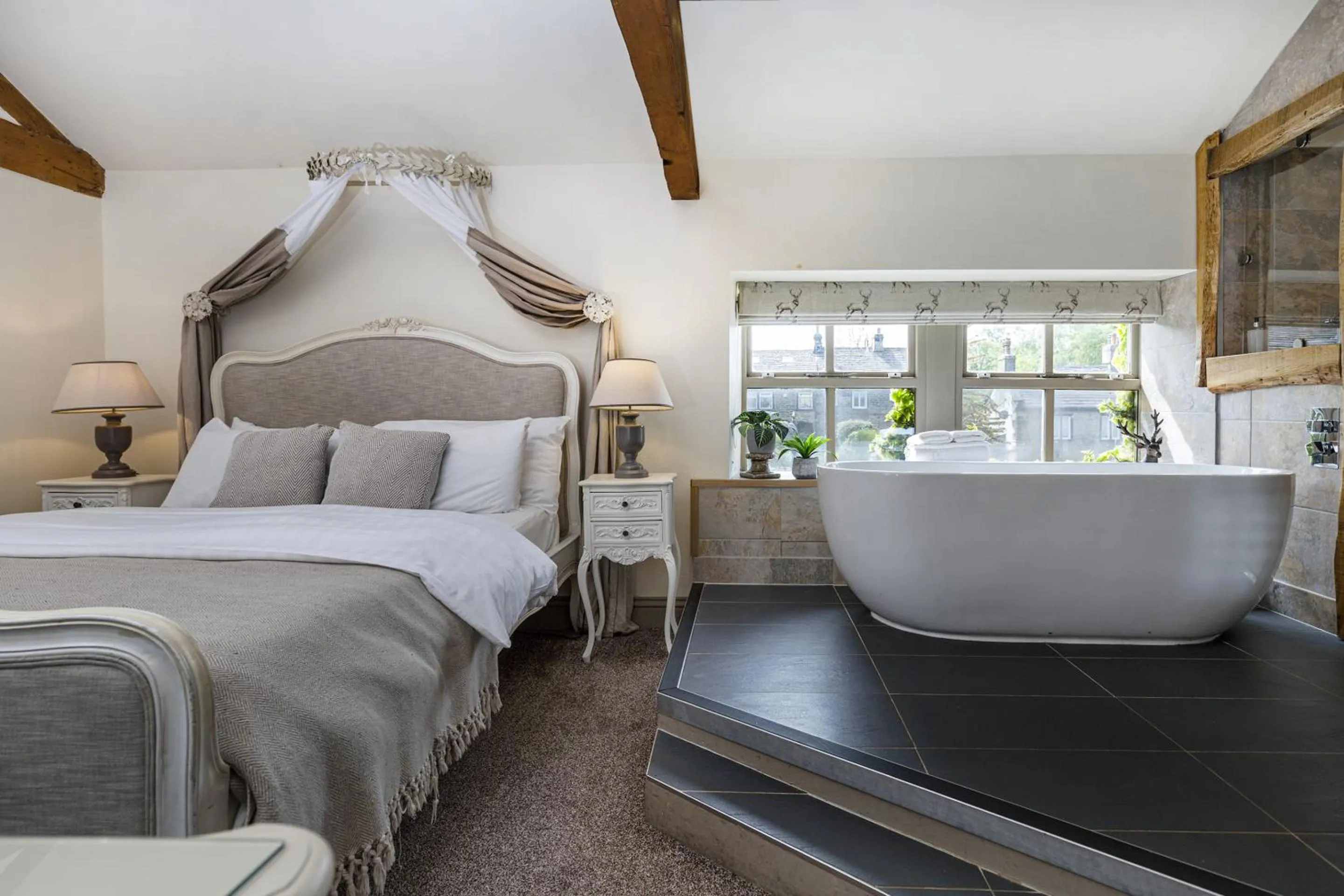 Bedroom, Bed in The Fleece Inn at Barkisland