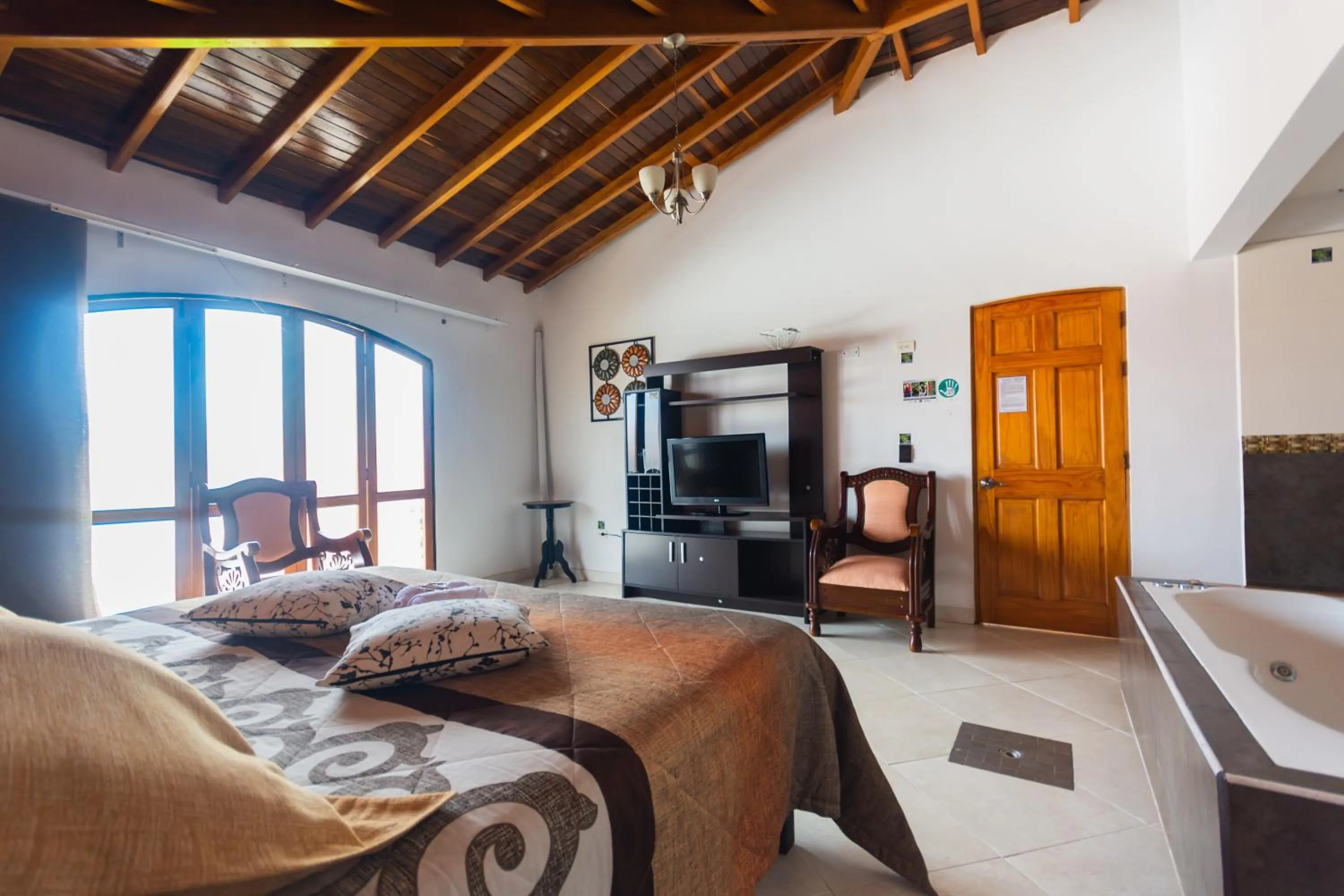 Photo of the whole room, Bed in Hotel Real Guatapé