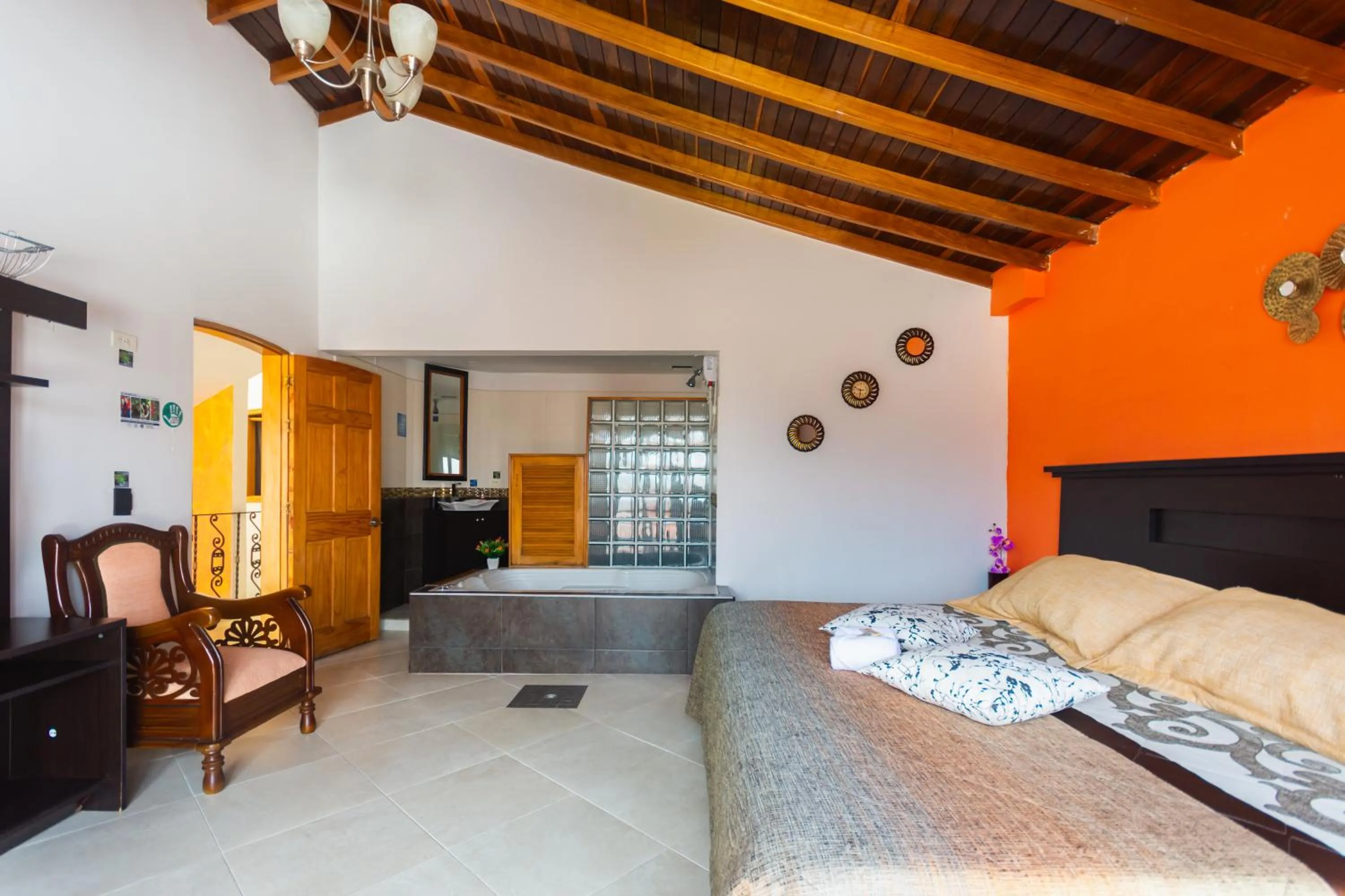 Photo of the whole room, Bed in Hotel Real Guatapé