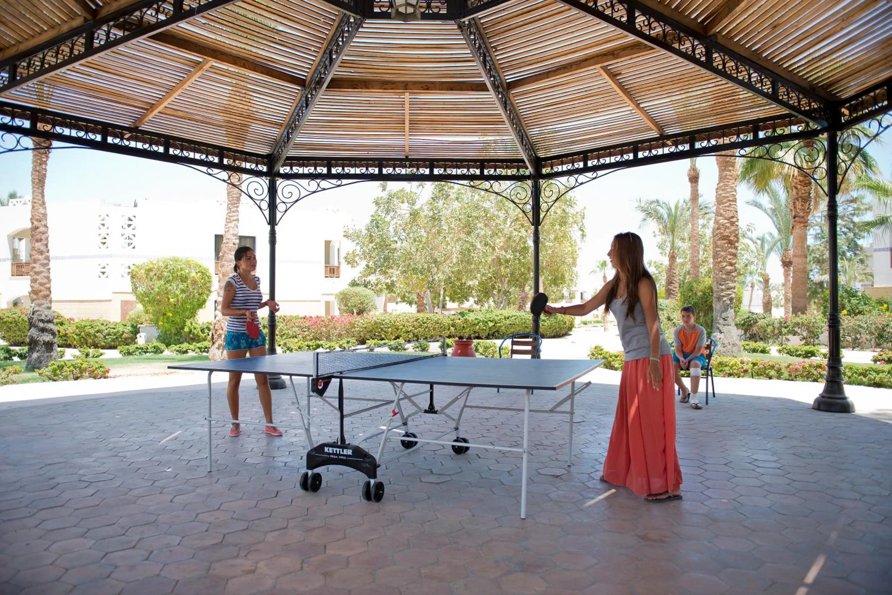 Sports in Amphoras Aqua Adults Friendly