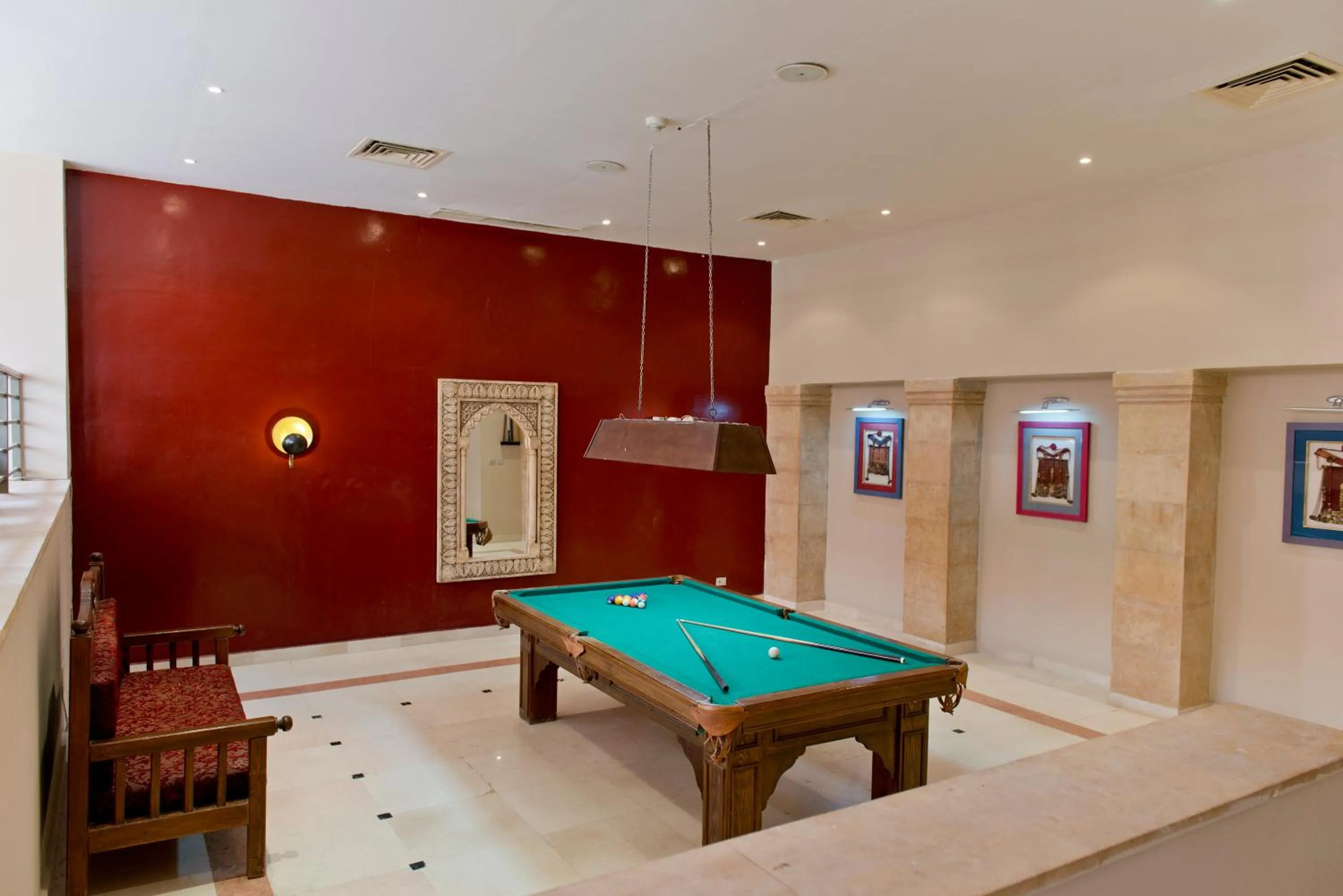 Billiard in Amphoras Aqua Adults Friendly