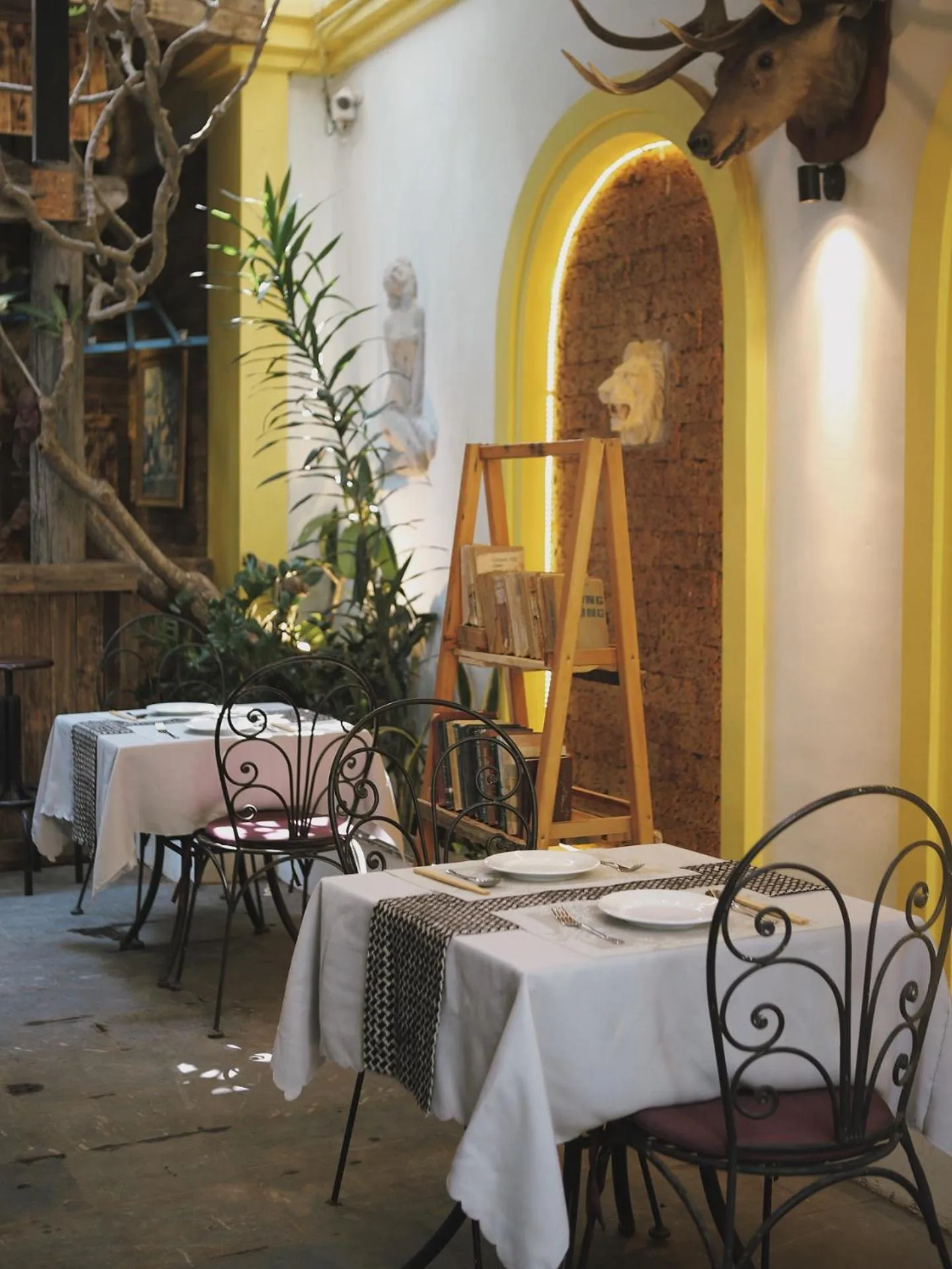 Restaurant/places to eat in The Pergola Design Hotel