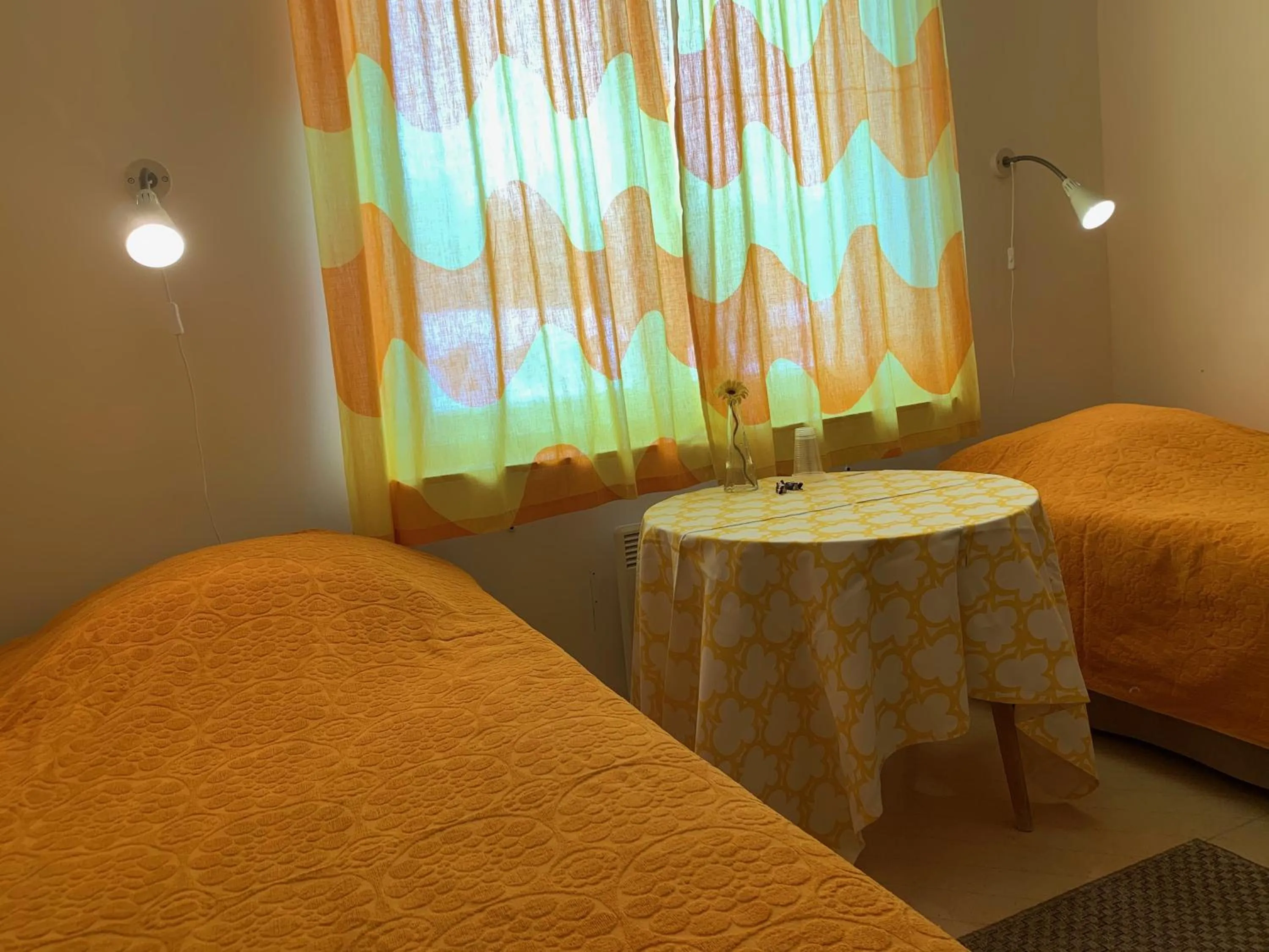 Photo of the whole room, Bed in Hotel Hetan Majatalo