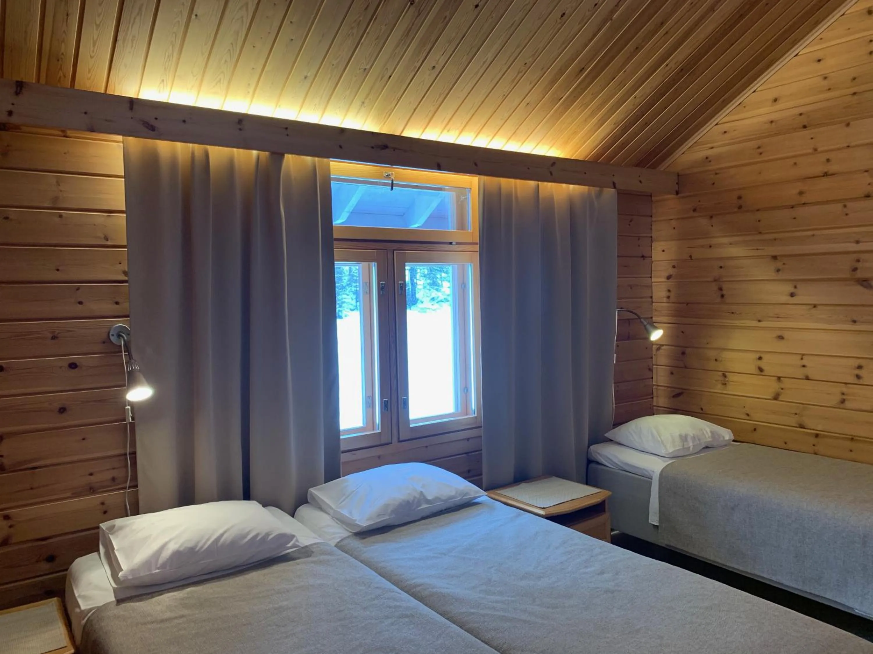 Photo of the whole room, Bed in Hotel Hetan Majatalo