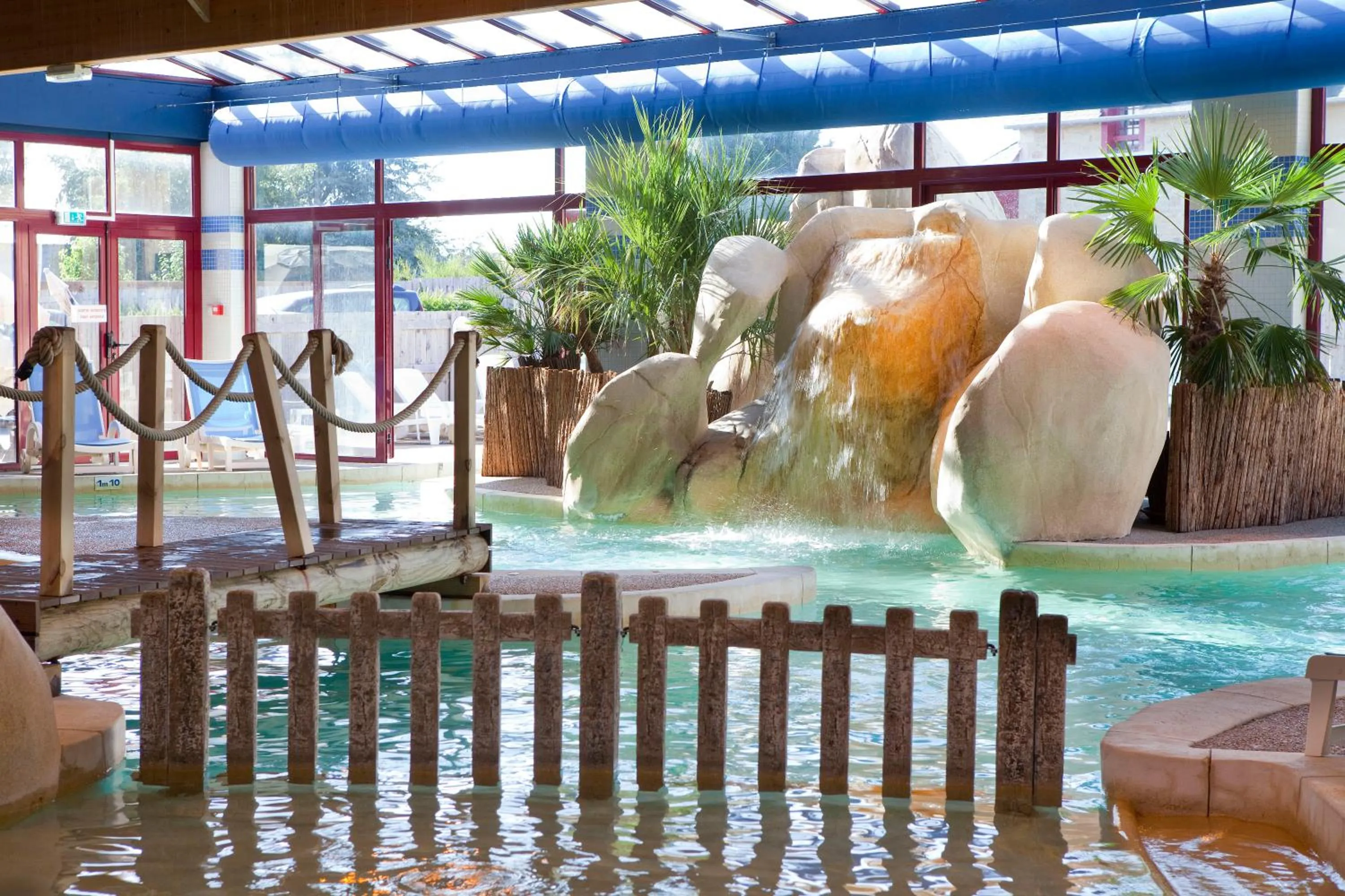 Swimming pool in Le Village Cancalais