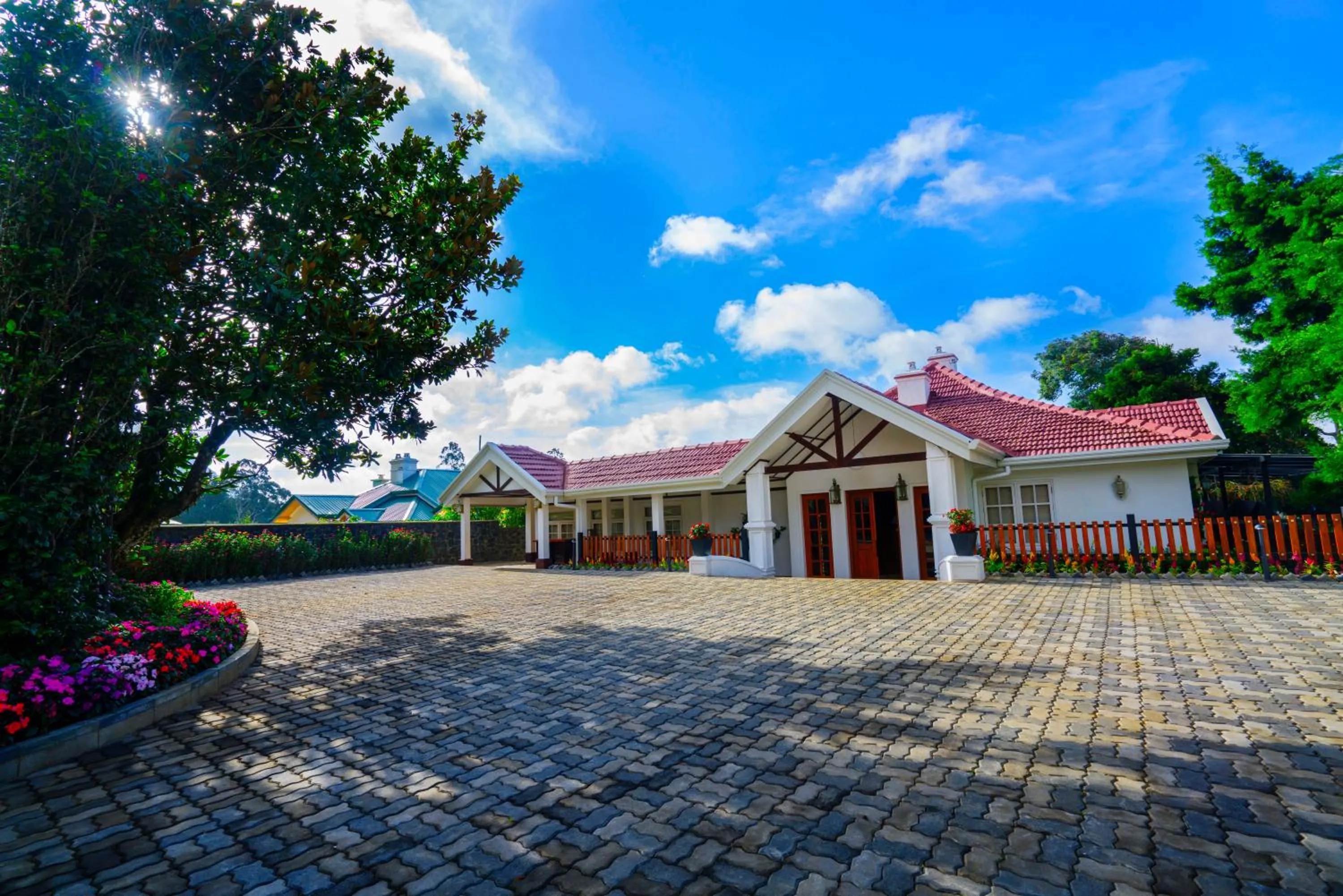 Property building in La Grande Villa