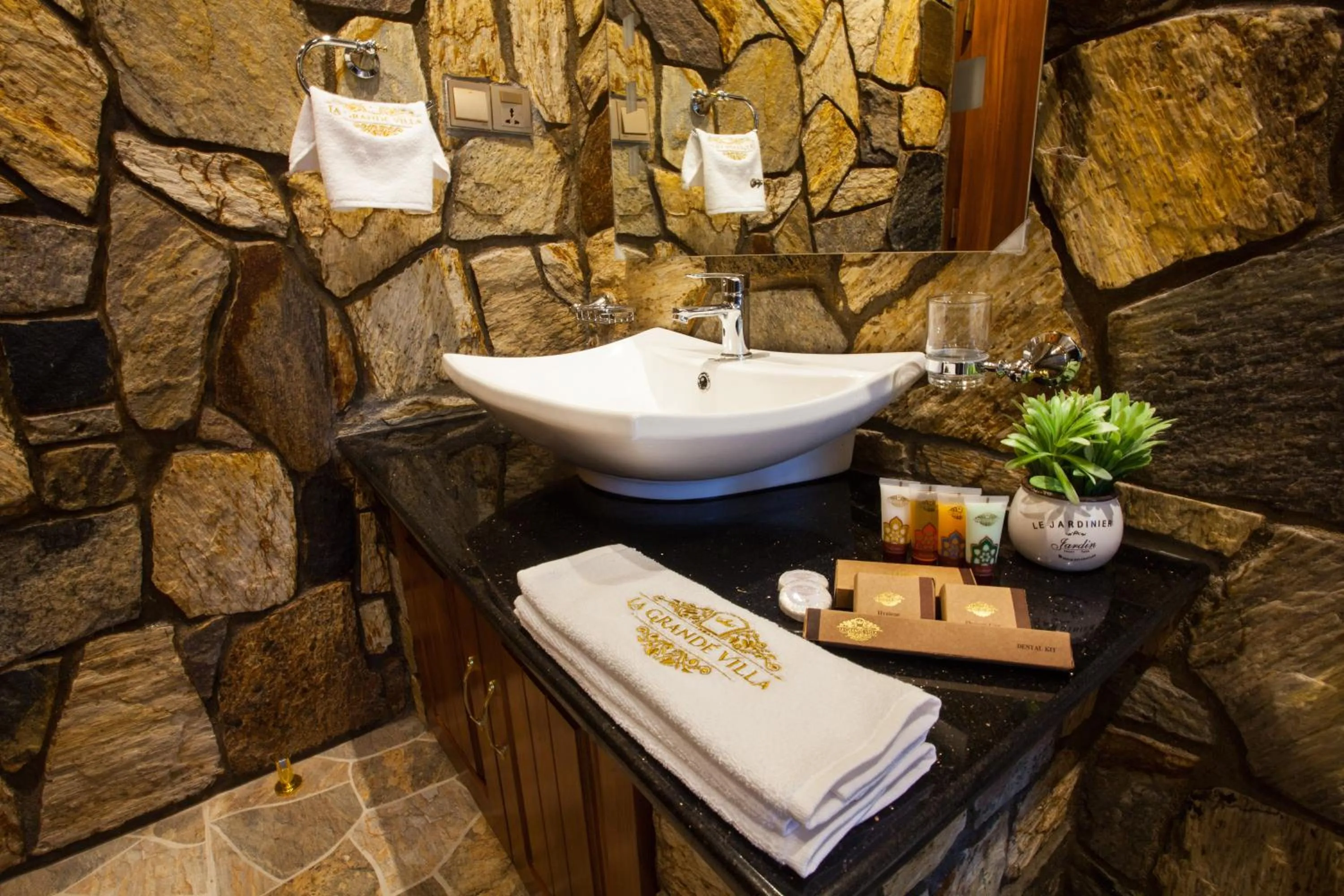 Bathroom in La Grande Villa