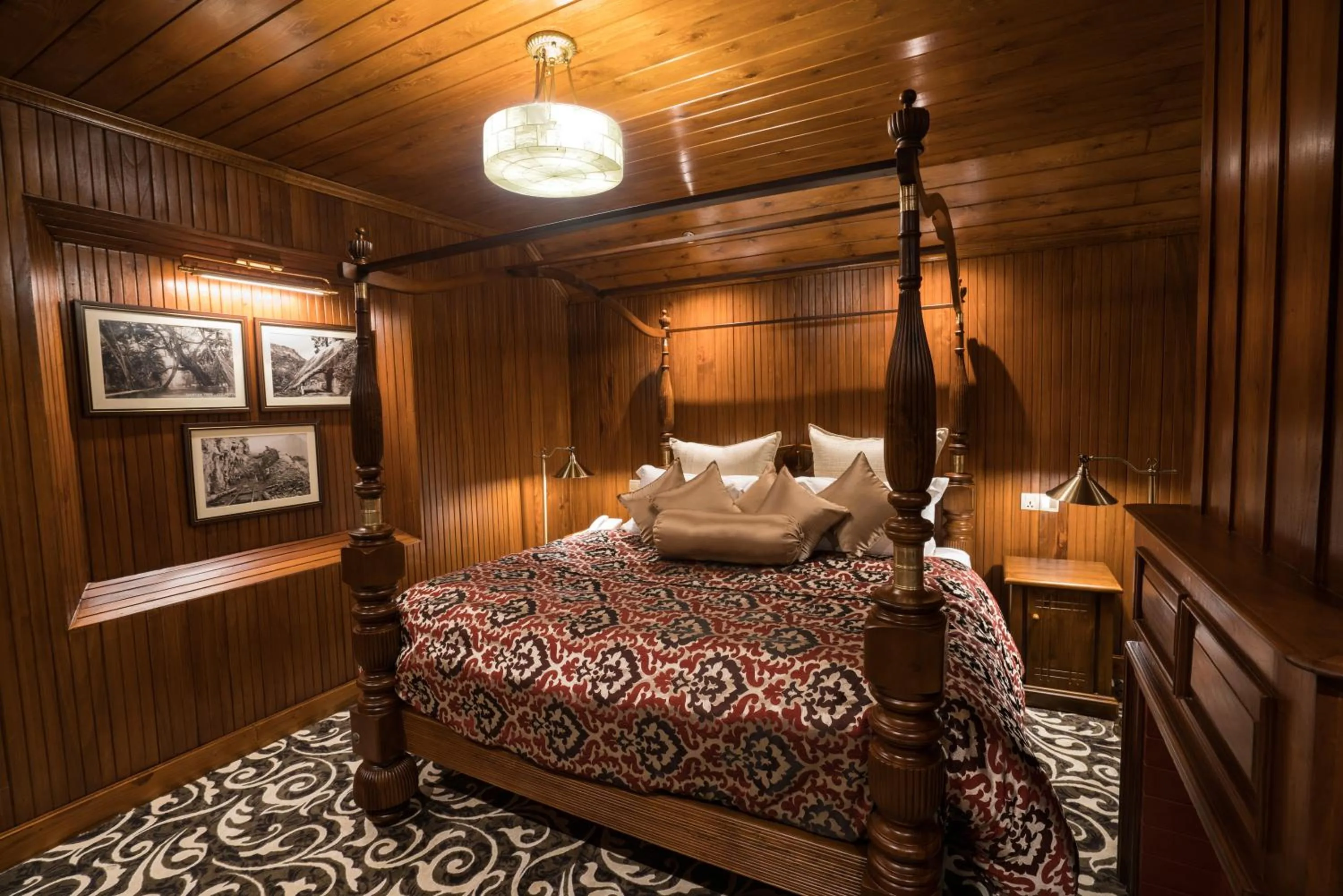 Photo of the whole room, Bed in La Grande Villa