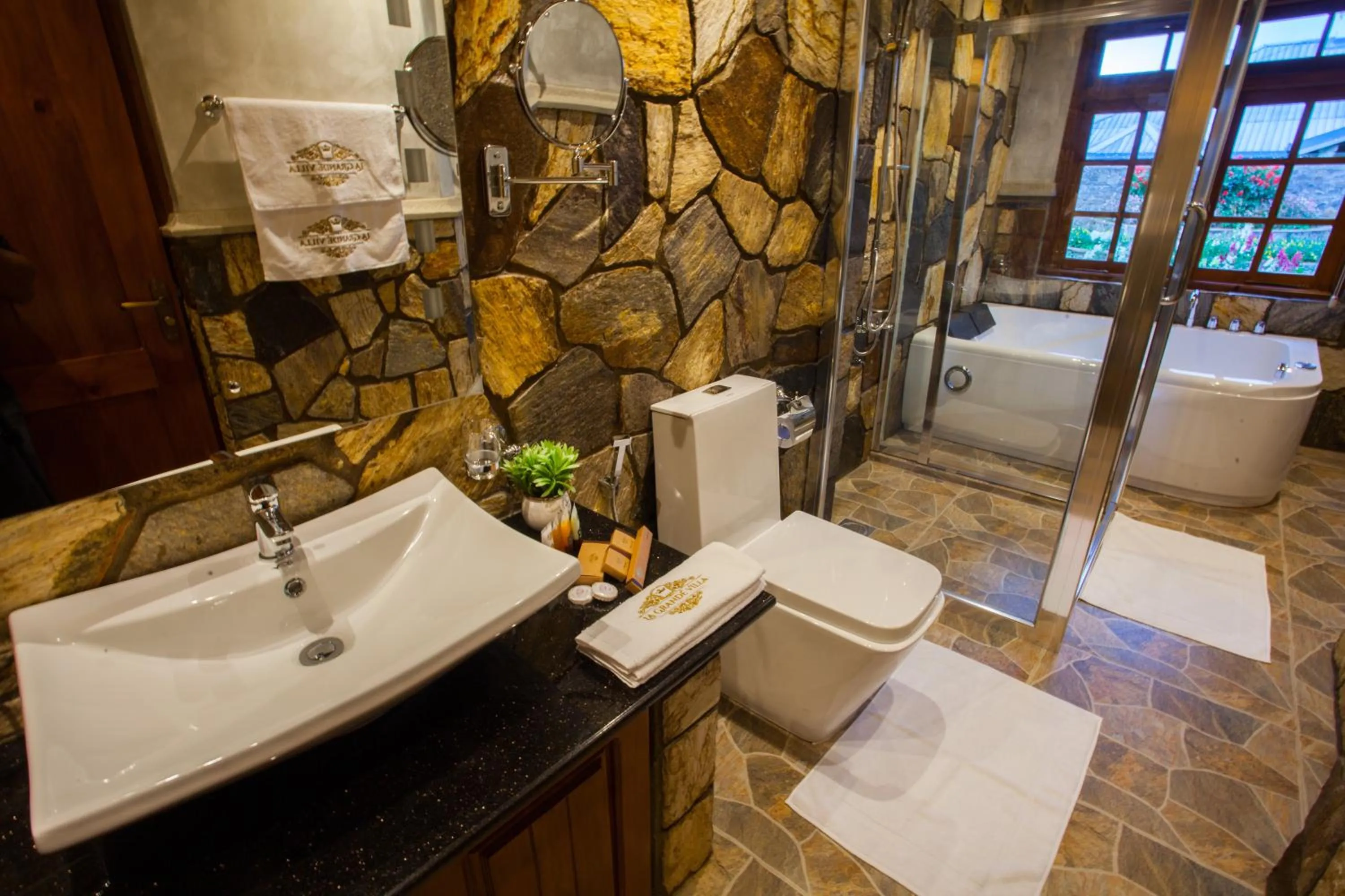 Bathroom in La Grande Villa