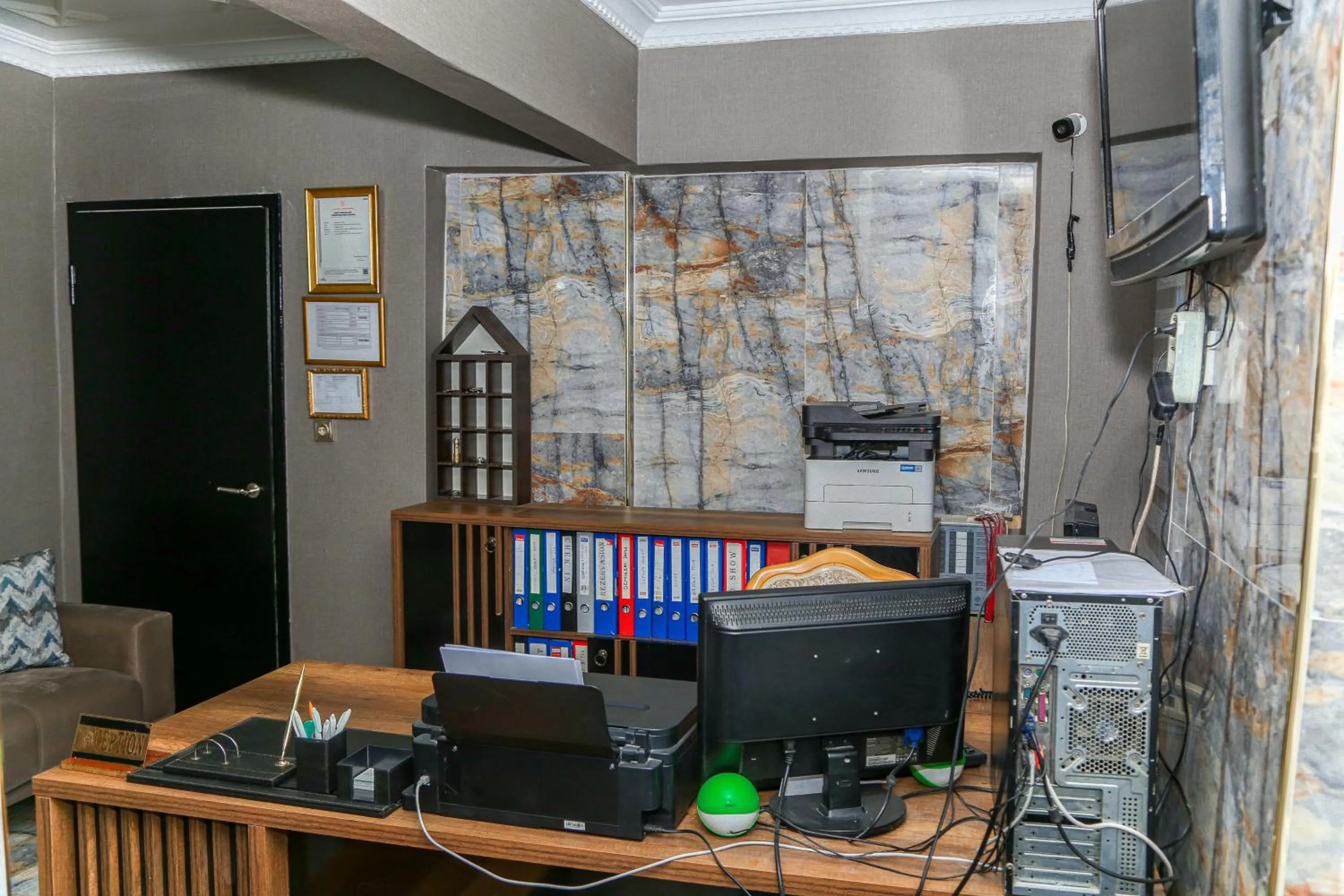 Communal lounge/ TV room in Asitane Life Hotel