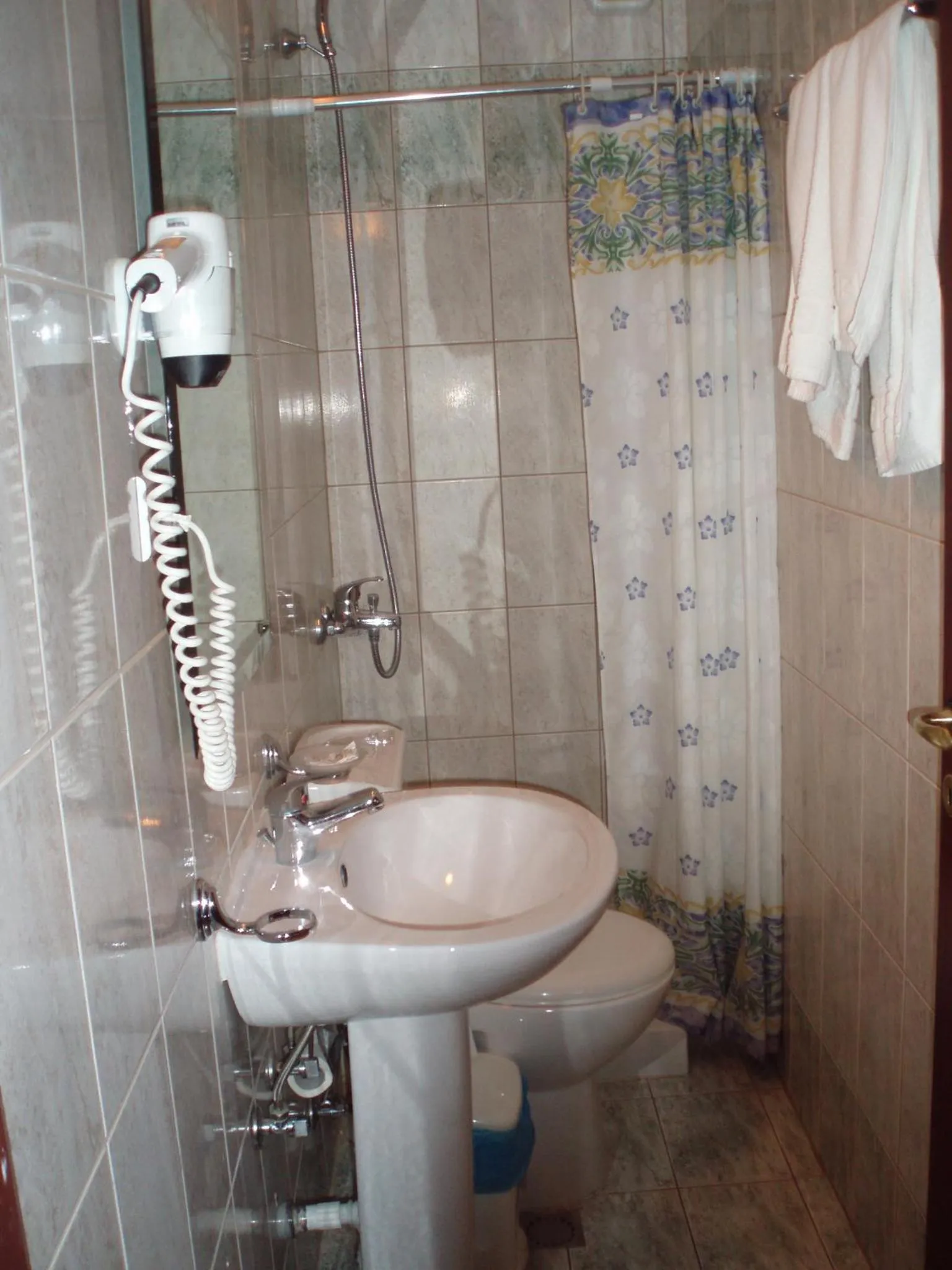 Shower in Bungalow - Camping Apollon