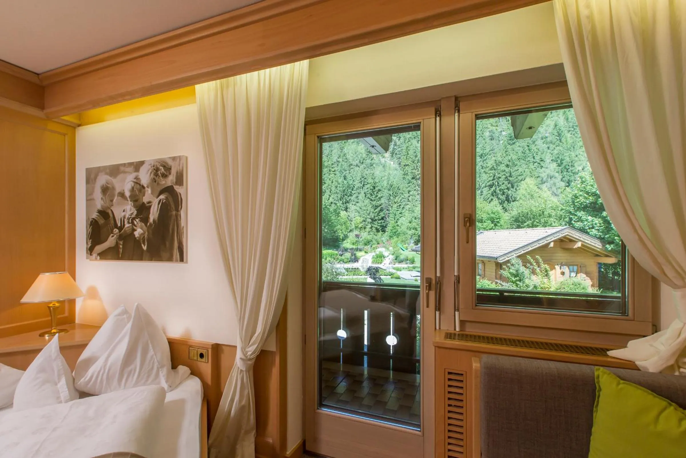 Photo of the whole room, Bed in Hotel Burgfrieden