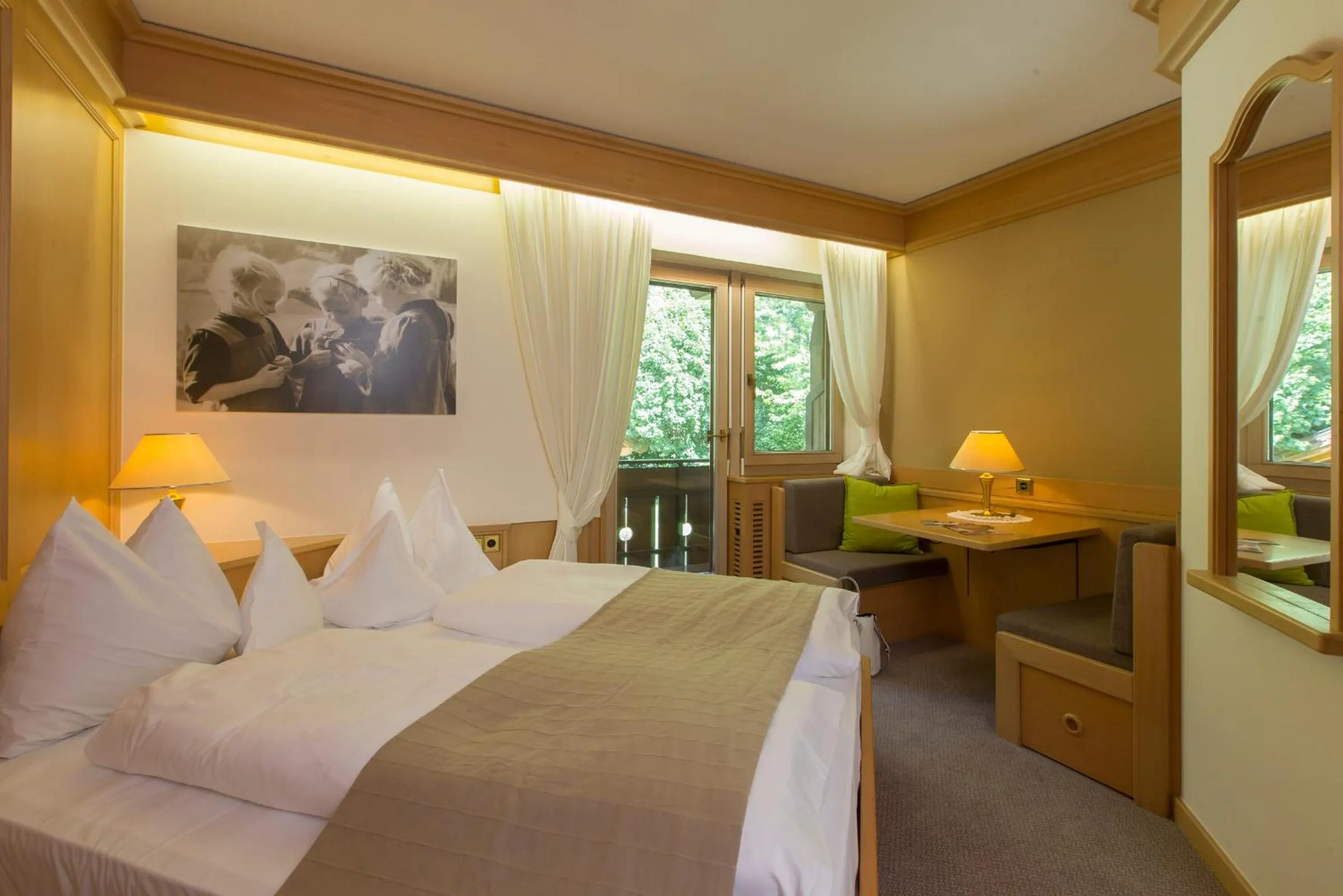 Photo of the whole room, Bed in Hotel Burgfrieden