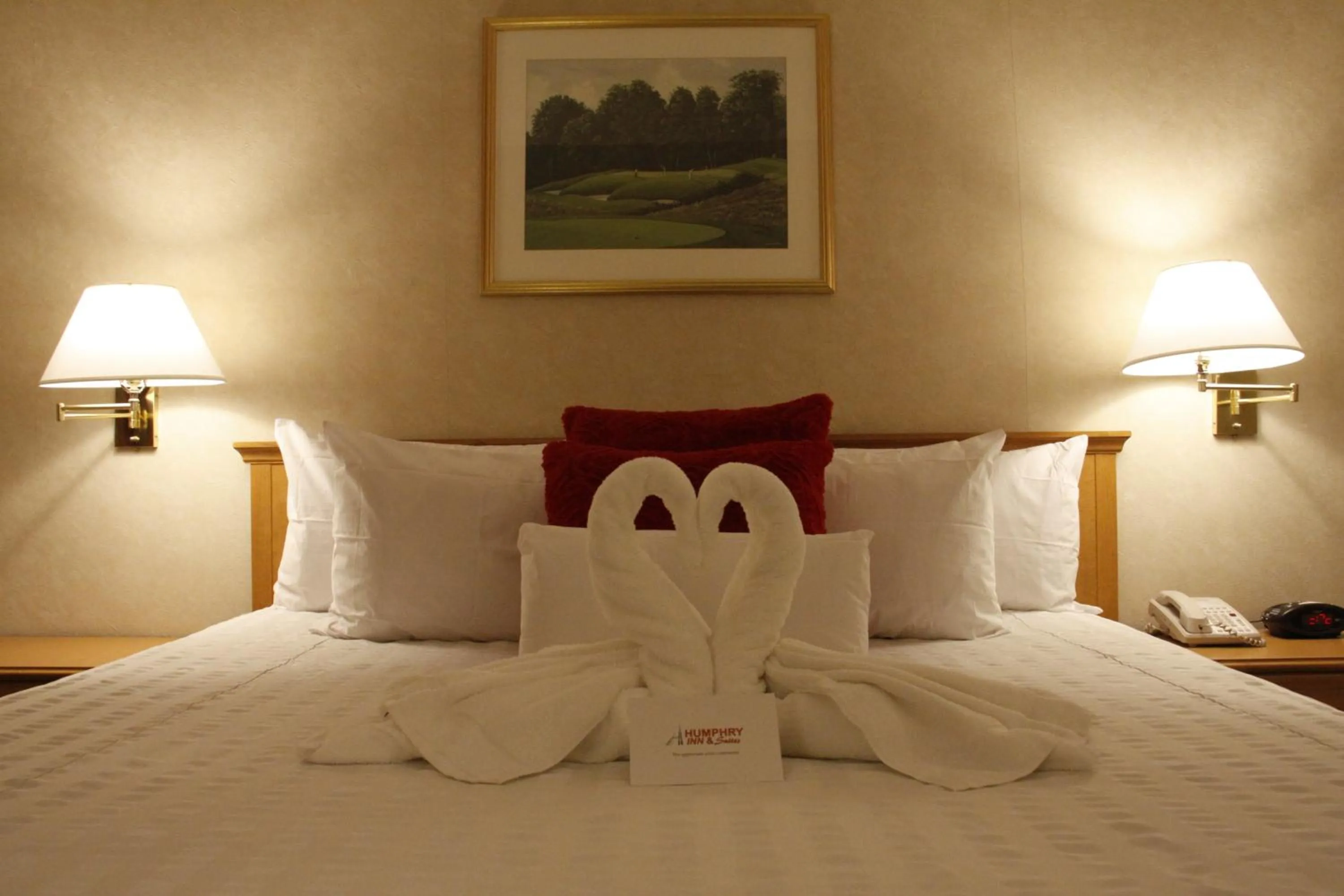 Bed in Humphry Inn and Suites