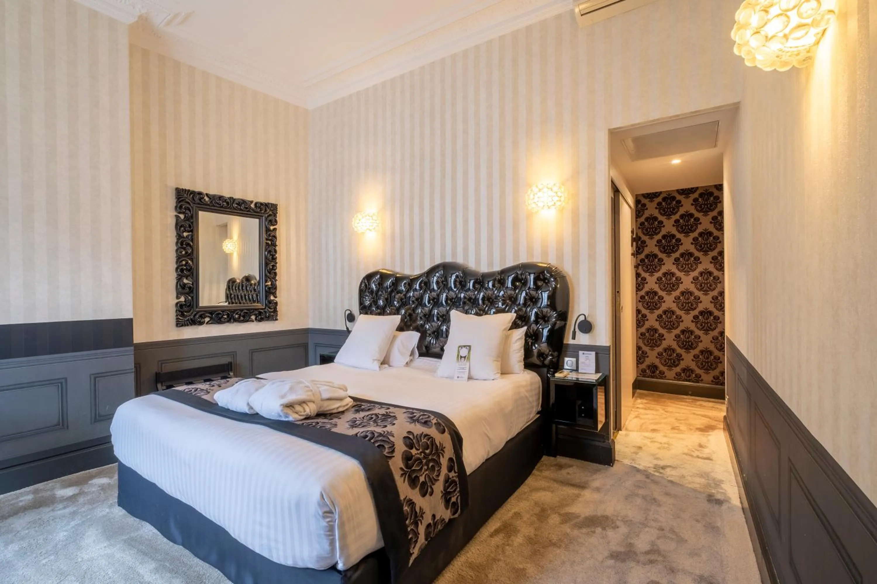 Bedroom, Bed in Best Western Hôtel d'Arc