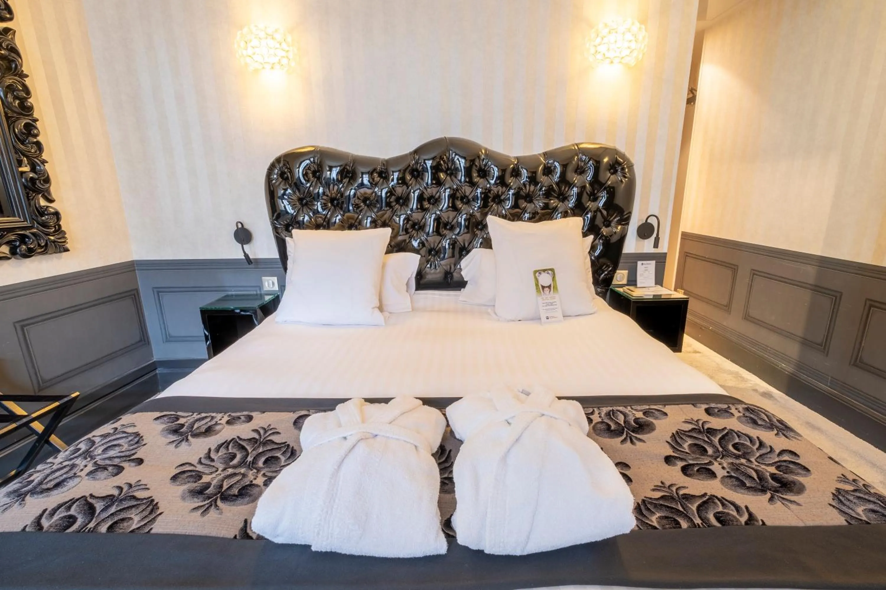 Bed in Best Western Hôtel d'Arc