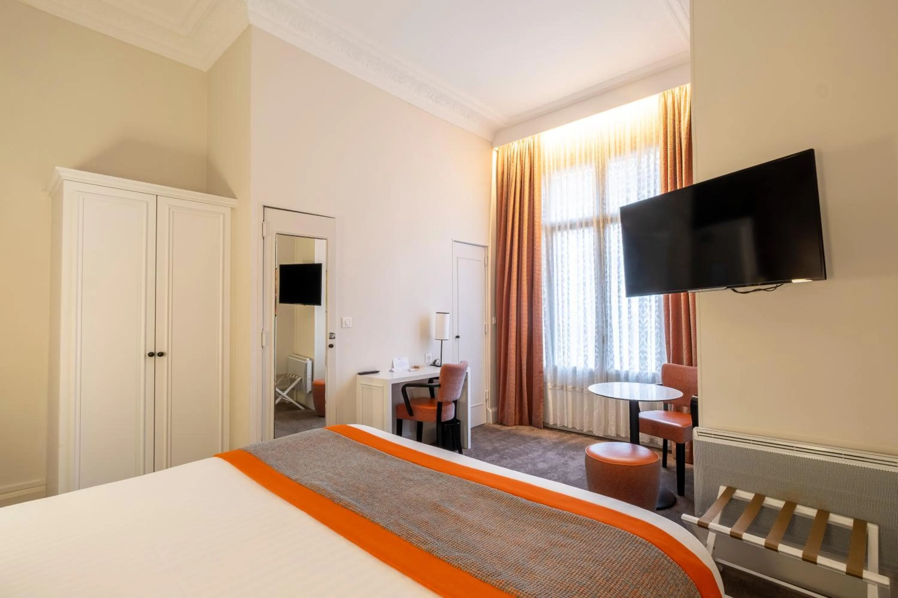 Bedroom, Bed in Best Western Hôtel d'Arc