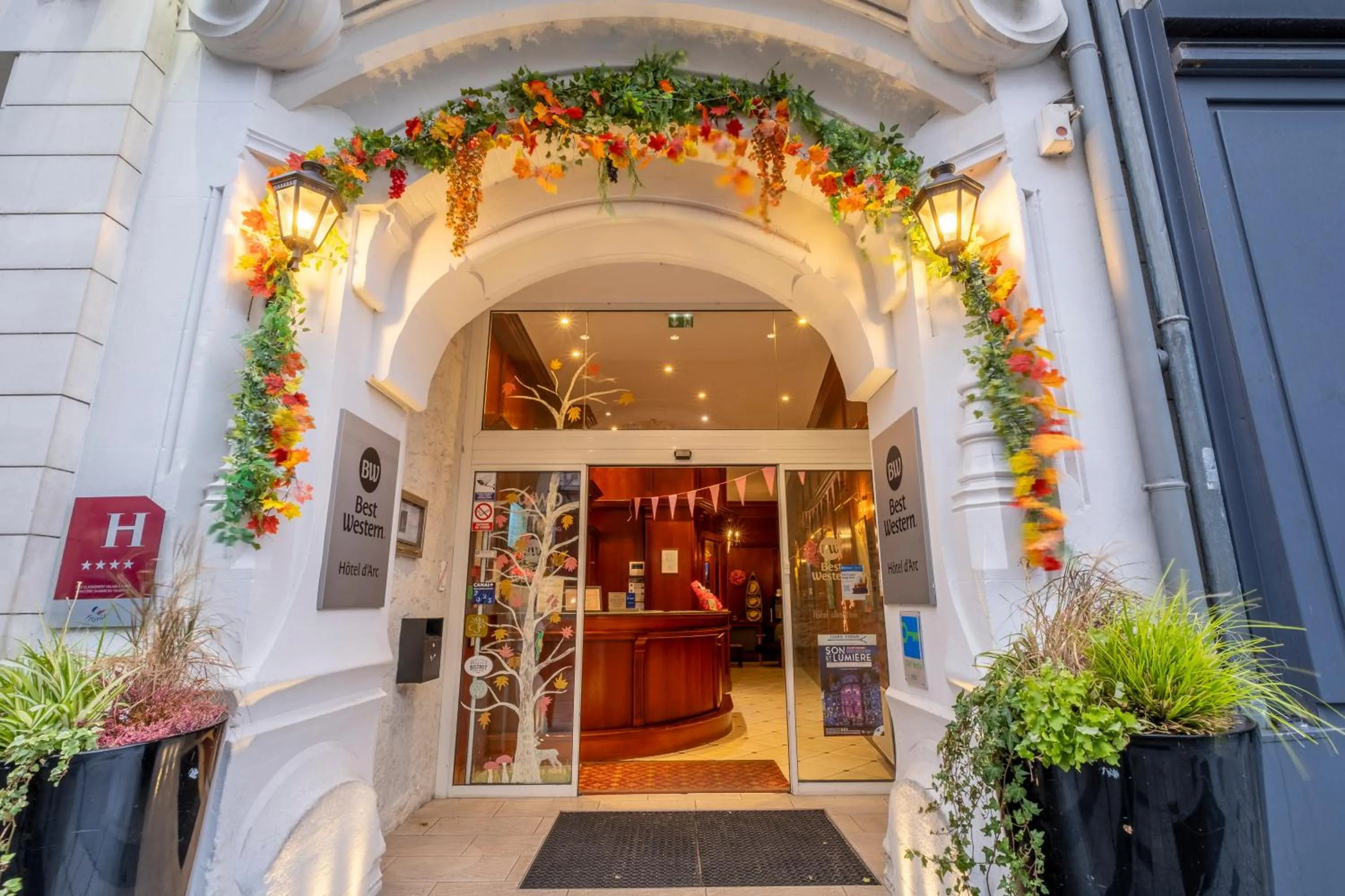 Property building in Best Western Hôtel d'Arc