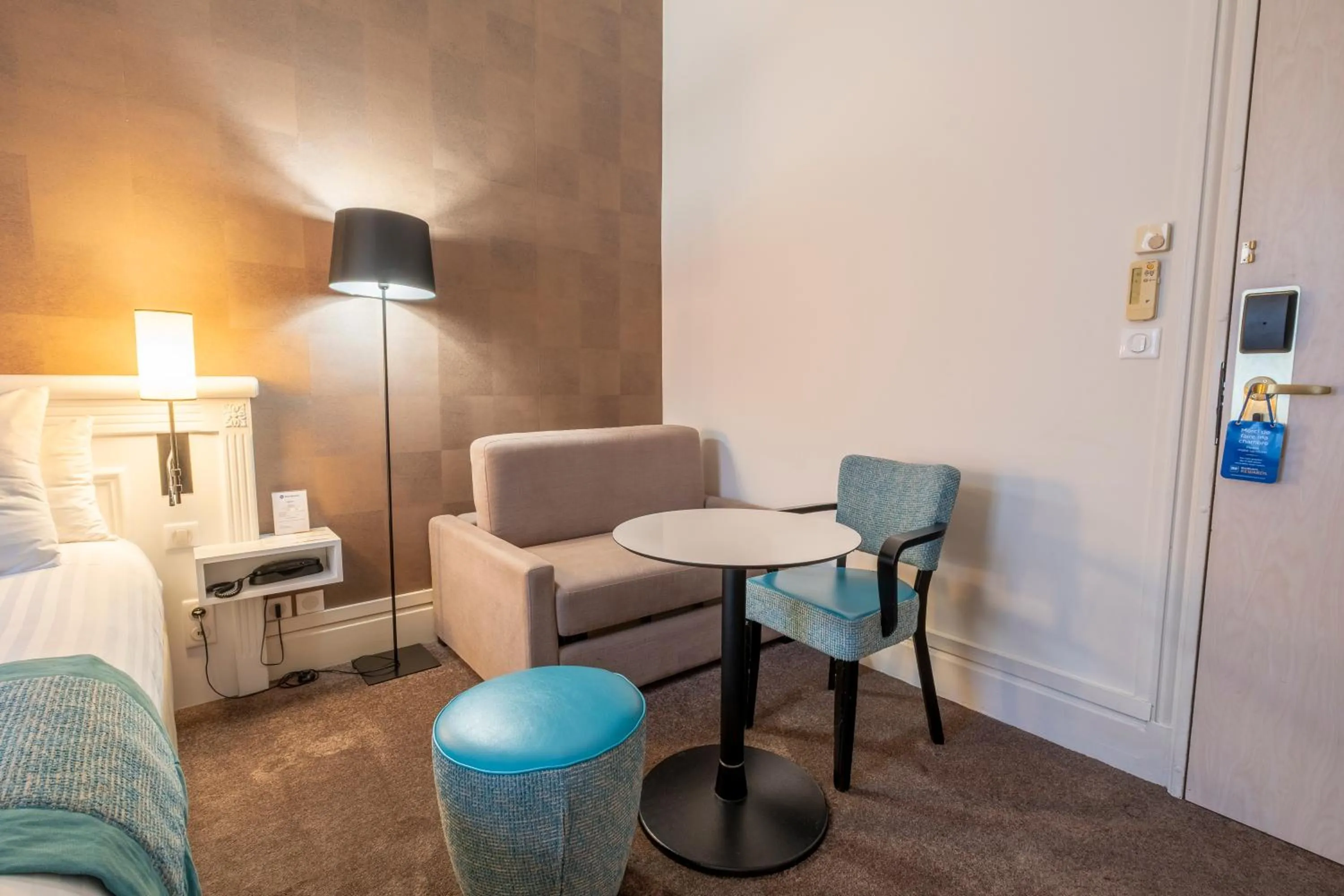 Bed in Best Western Hôtel d'Arc