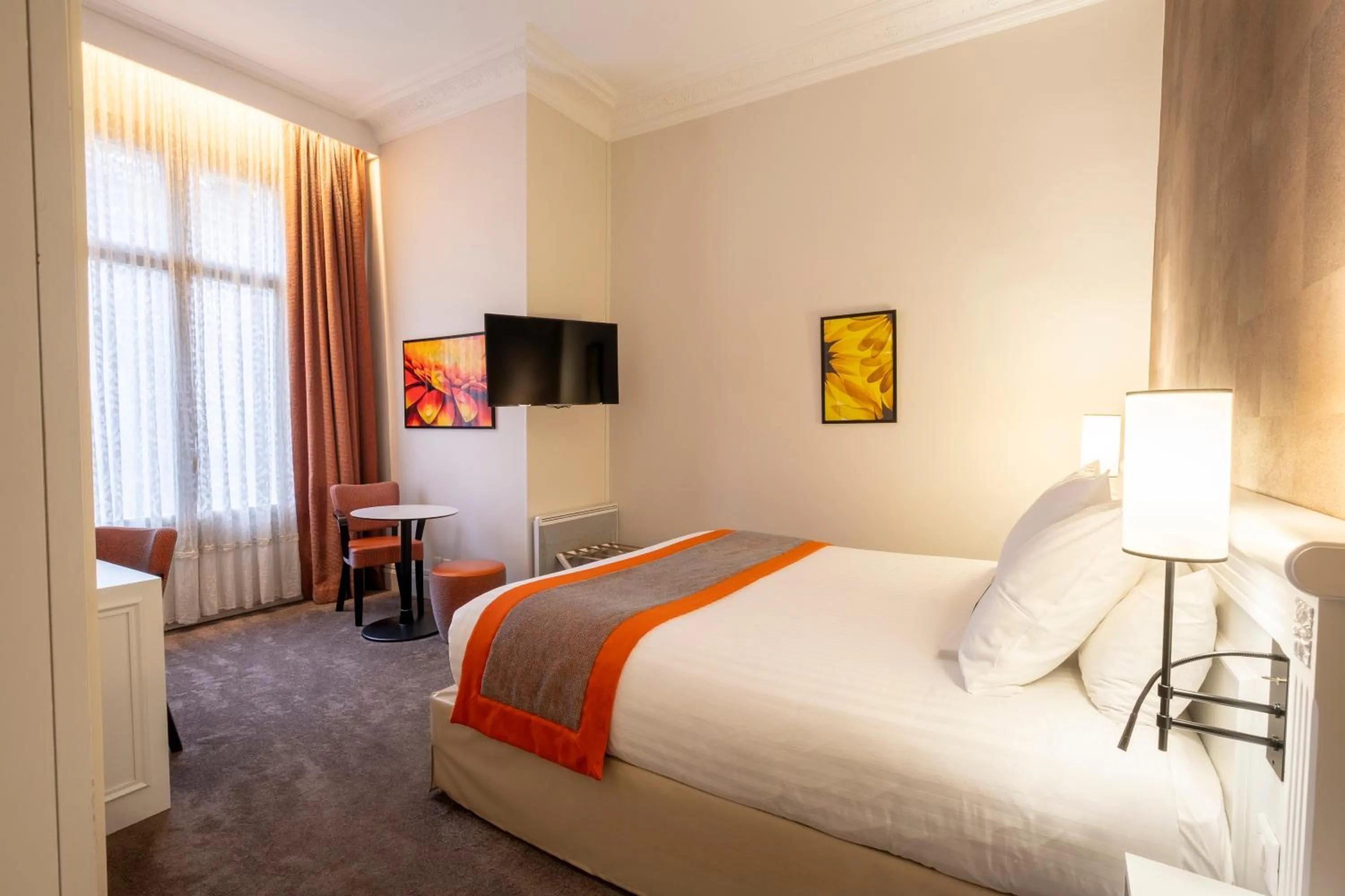 Bedroom, Bed in Best Western Hôtel d'Arc