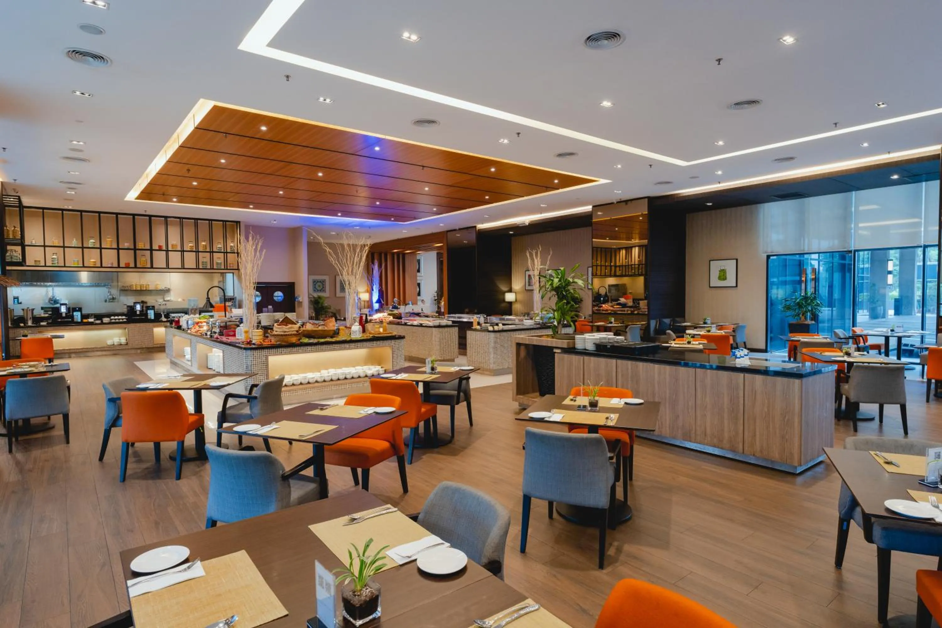 Restaurant/places to eat in Impiana Hotel Senai