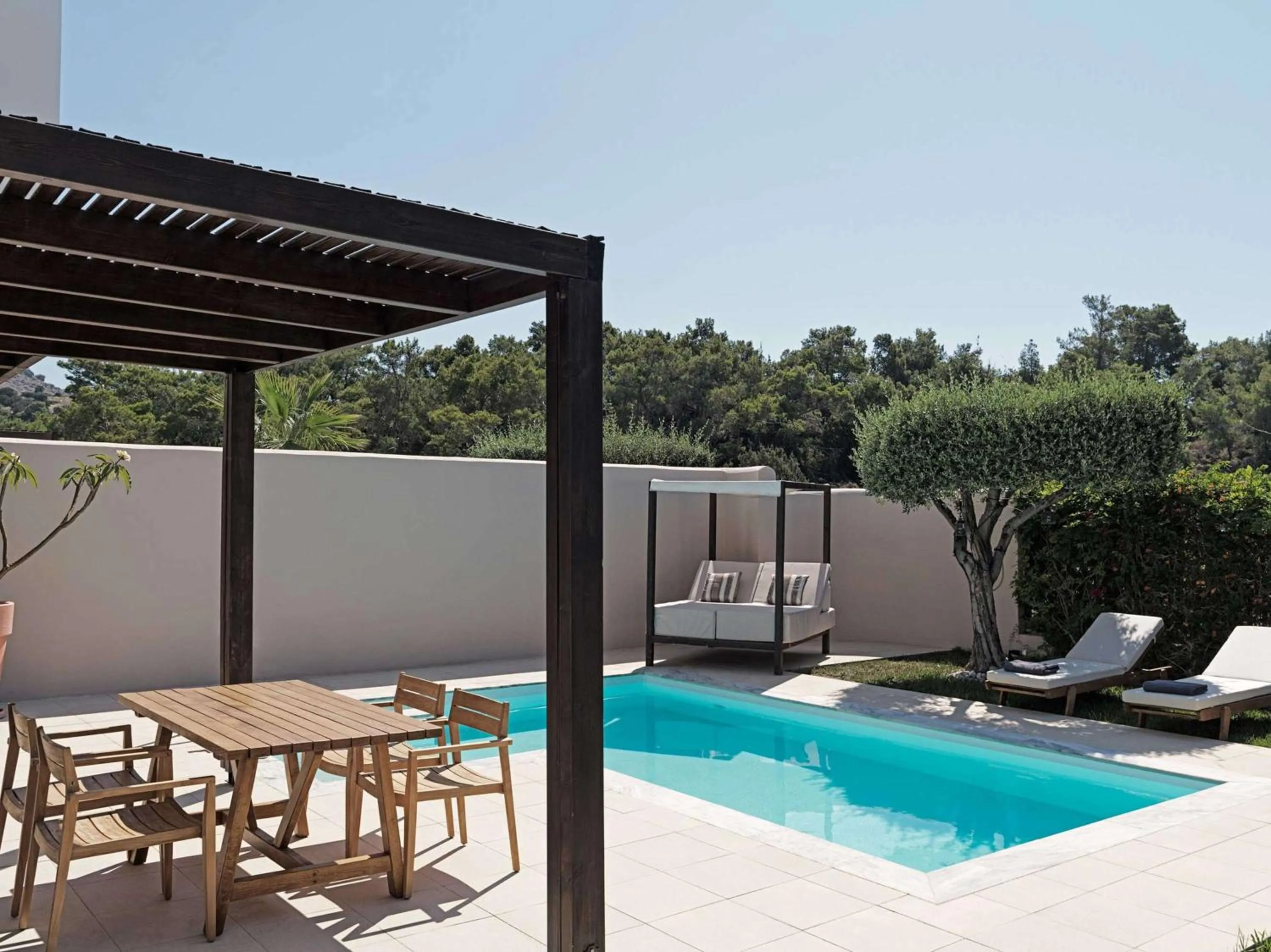 Photo of the whole room in Aulūs Lindos Rhodes, Curio Collection by Hilton