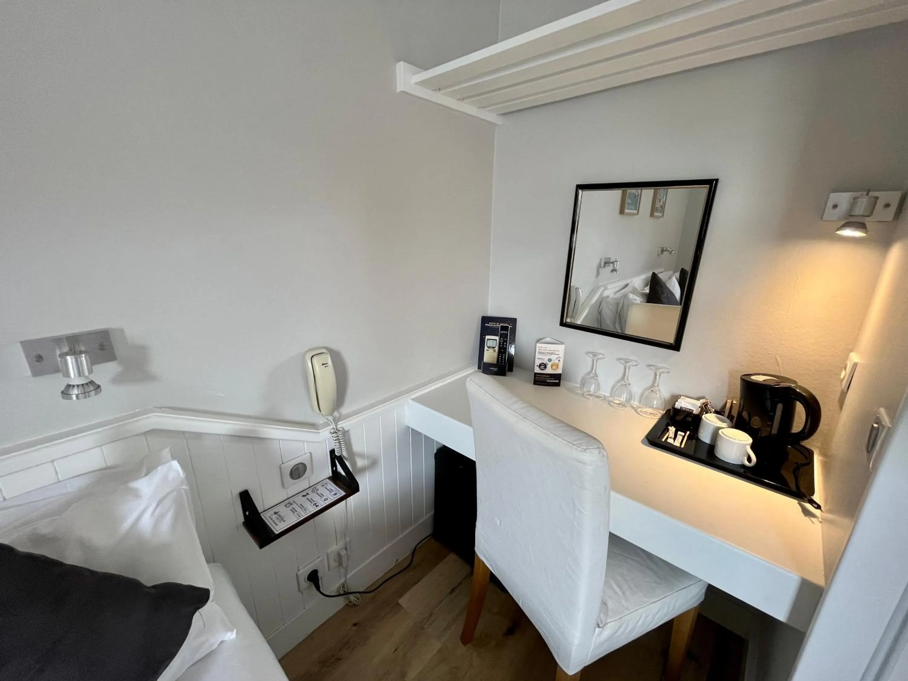 Seating area, Bed in Hôtel Ursula