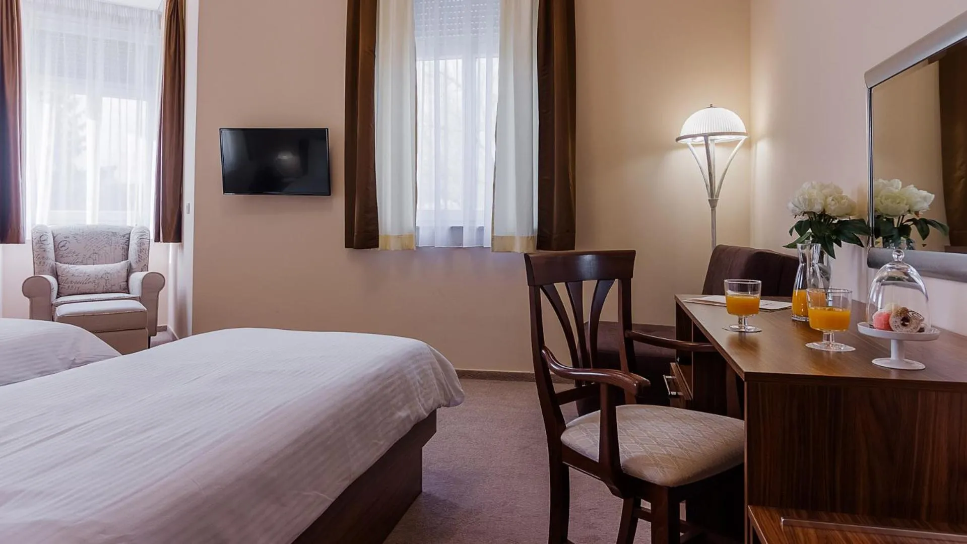 Twin Room with Private Bathroom - single occupancy in Hotel Maroon