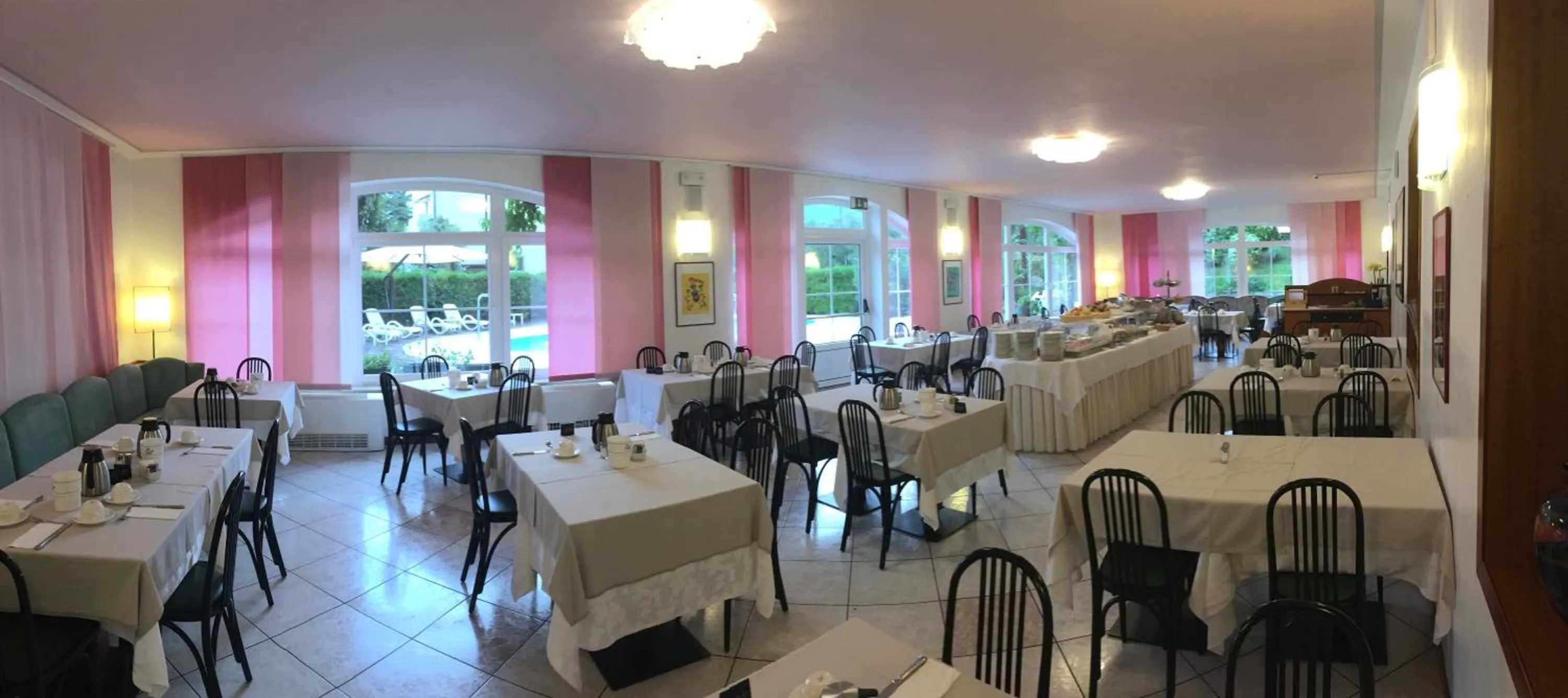 Restaurant/places to eat in Hotel Villa Rosa